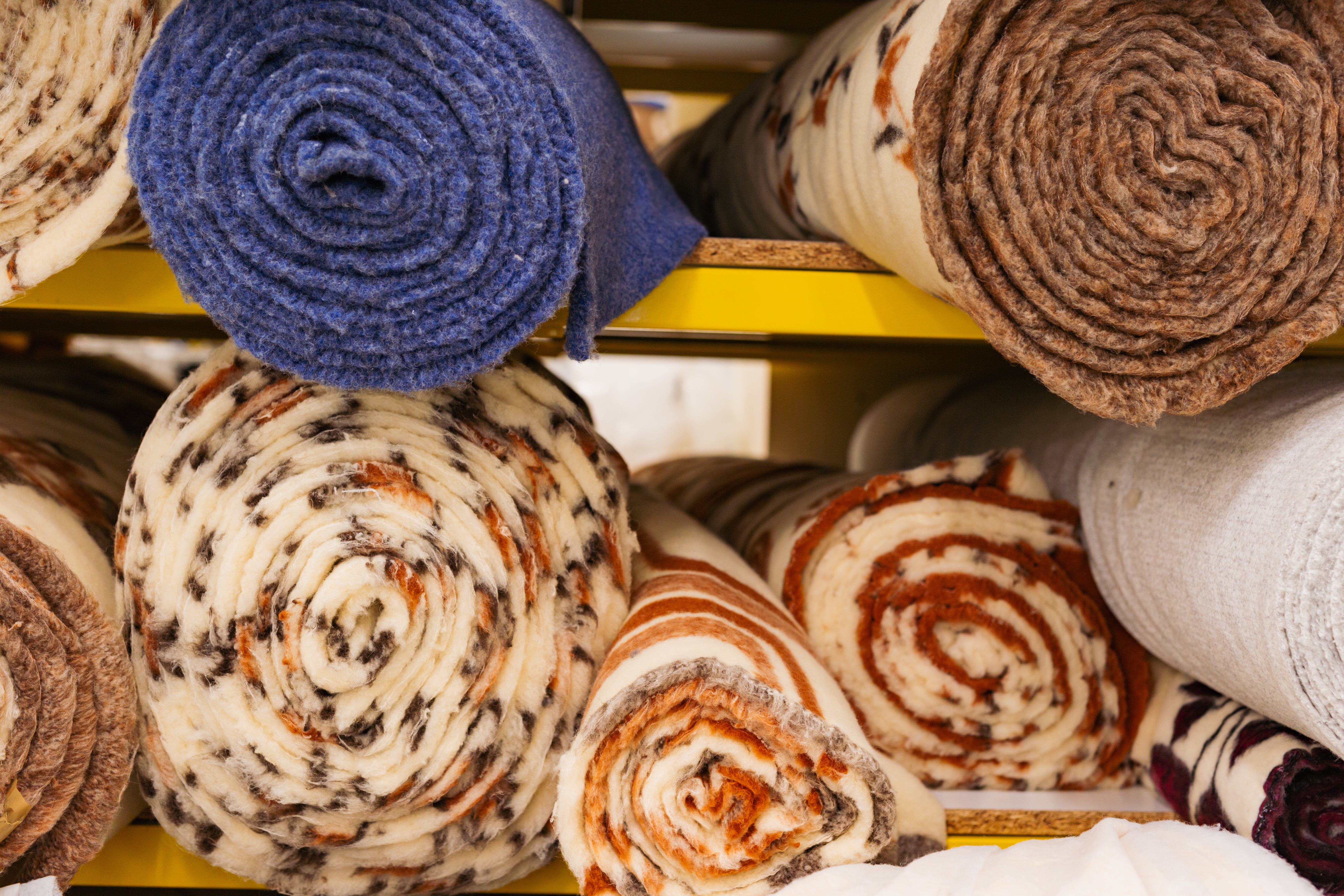 Wełna merino czy poliester – co wybrać i dlaczego to ma znaczenie?