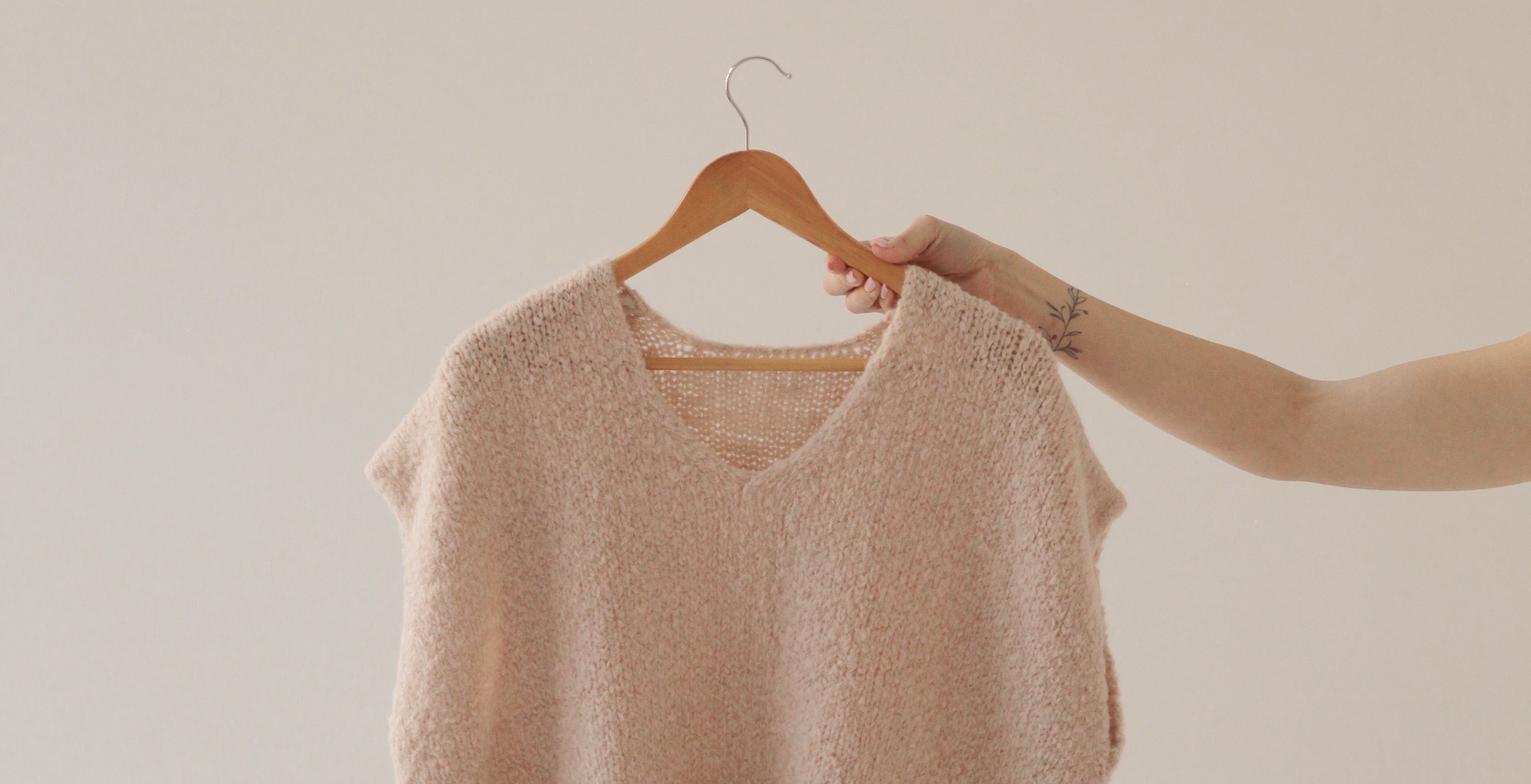 Sweter z merino – jak nosić, żeby pokochać?