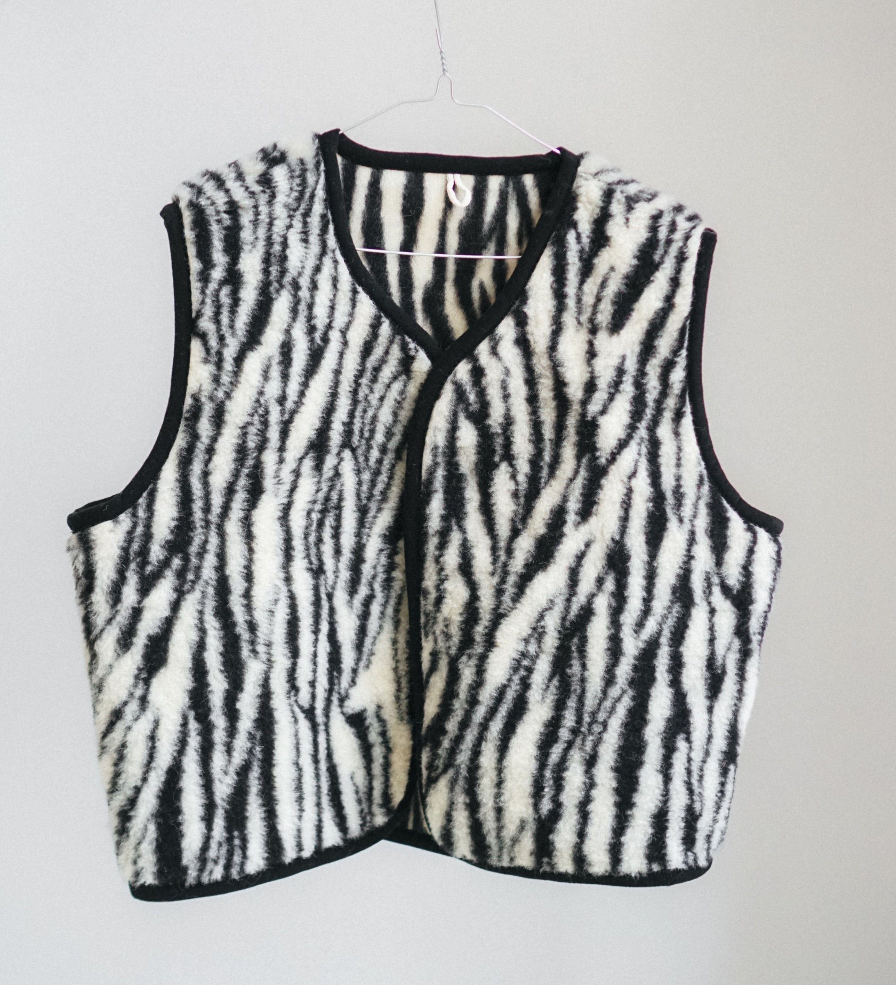 Kamizelka wełniana od Owcy – naturalne ciepło, które nie gryzie