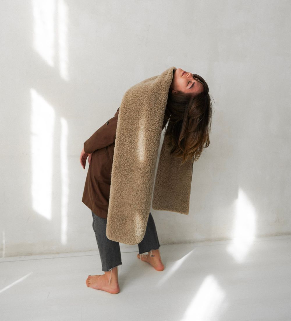 LUMI Długi szal z wełny merino - dębowy