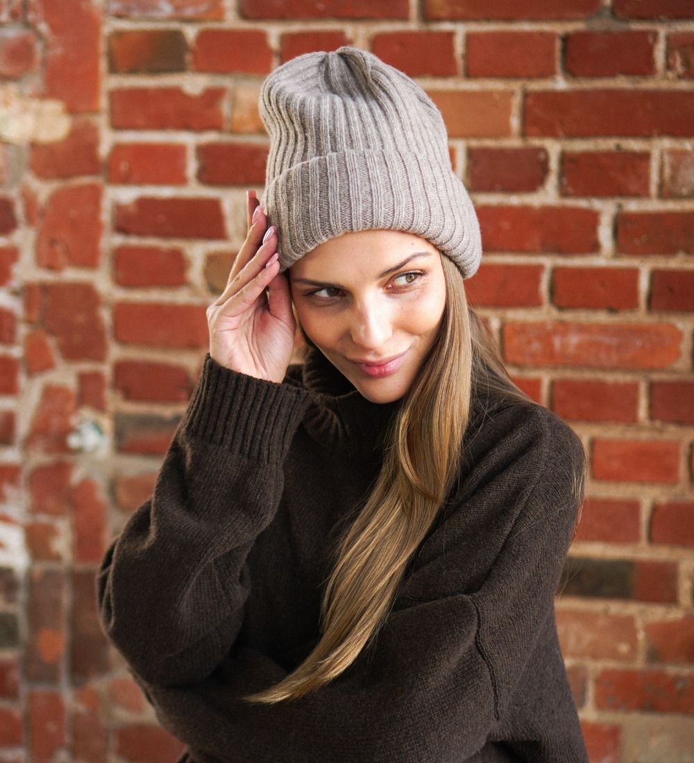 MAREN Czapka z wełny i kaszmiru - ciemny beż