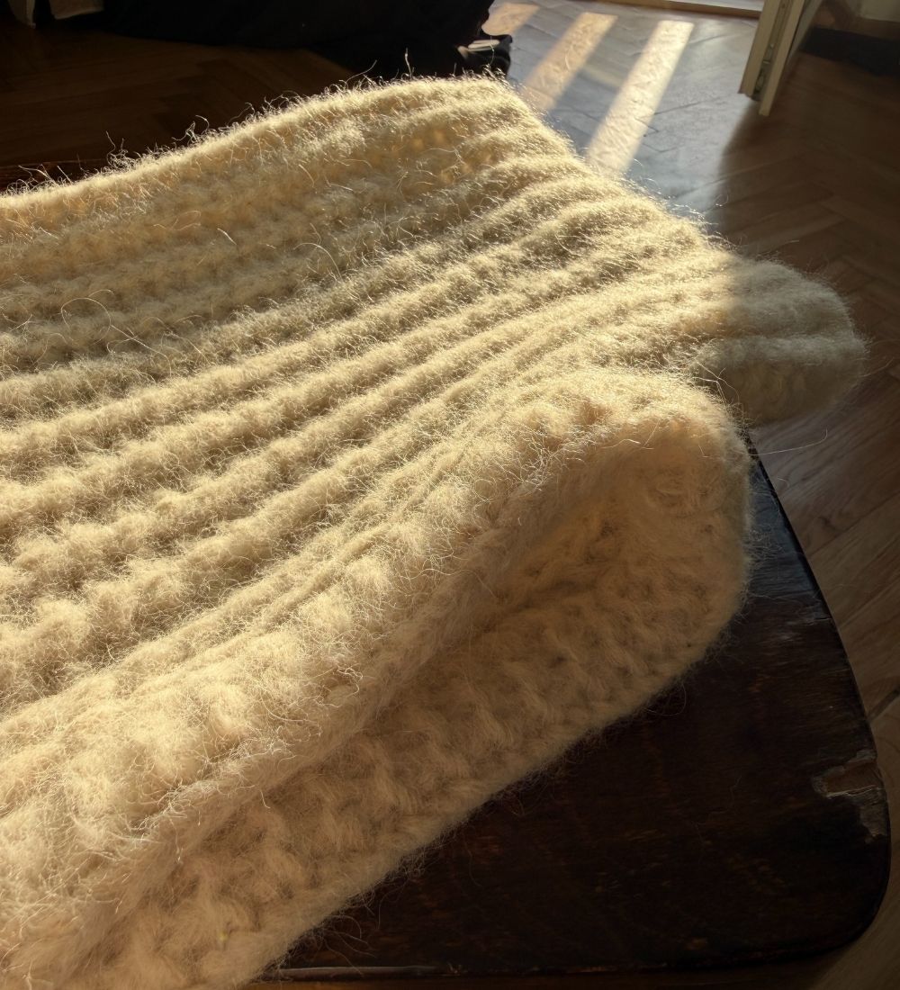 HYGGE Miękki komin z wełną alpaki - beżowy