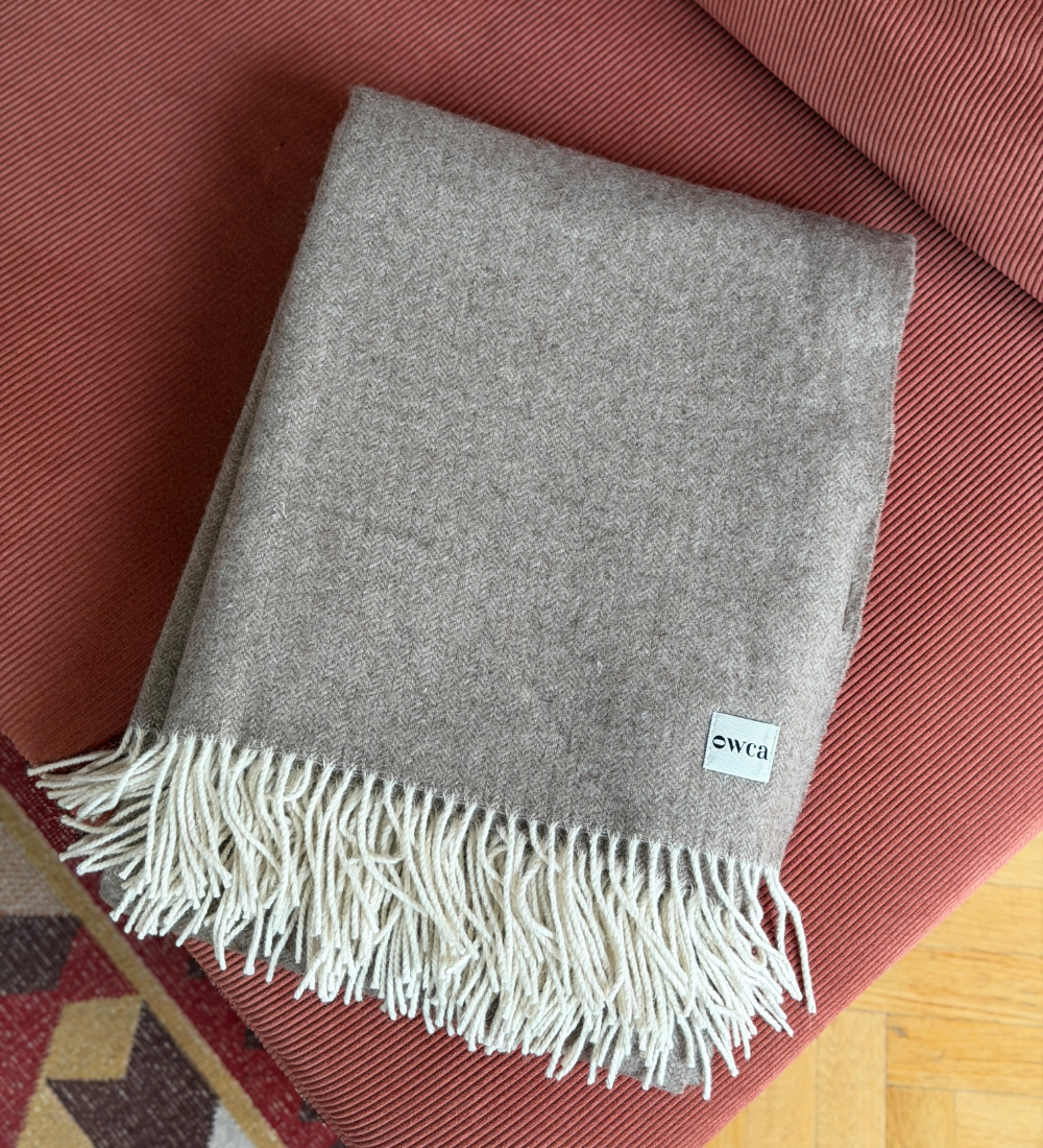 EOS Koc z merynosa z frędzlami w jodełkę - jasny brąz