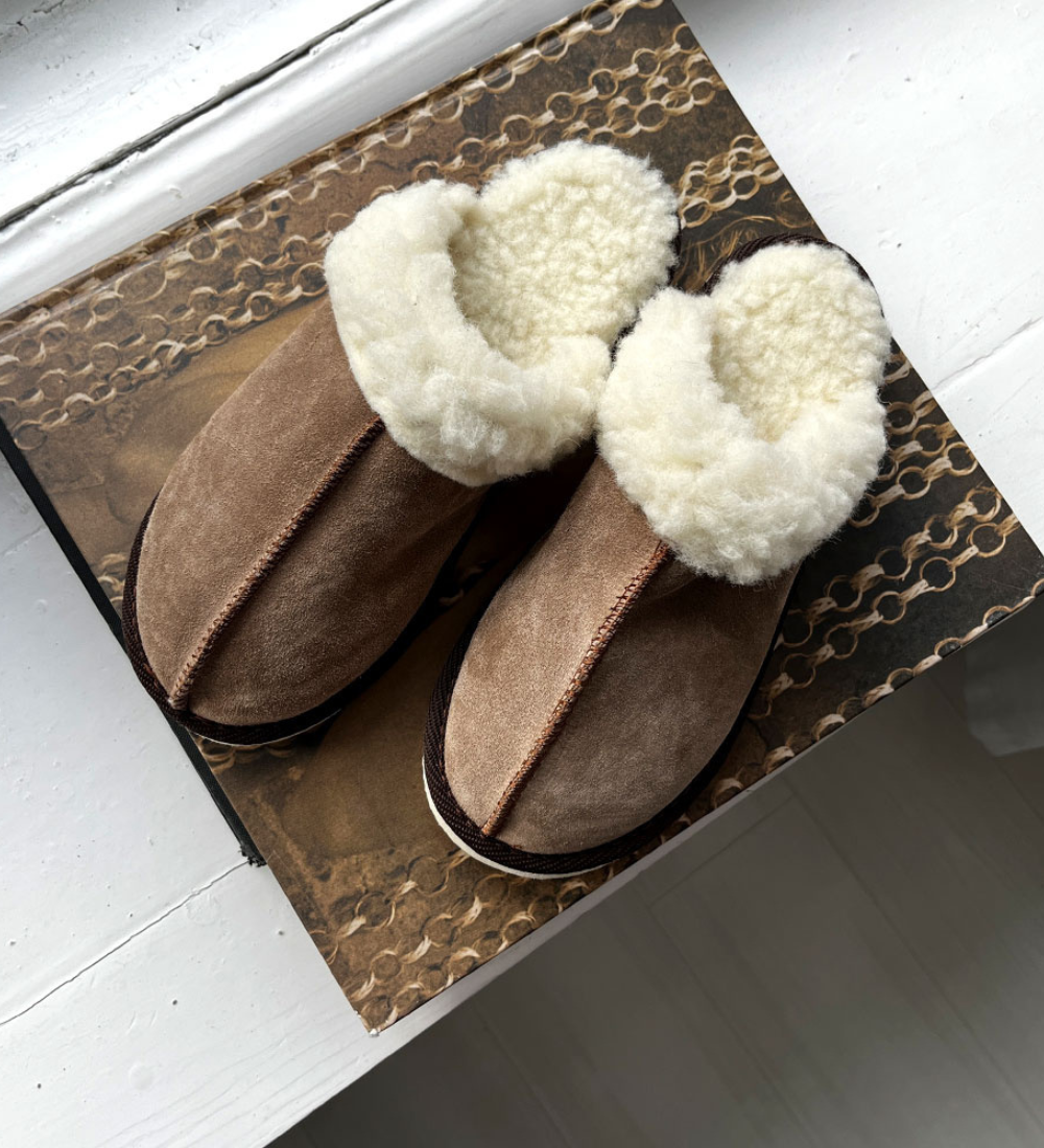 IDA Skórzane kapcie damskie z wełną merino