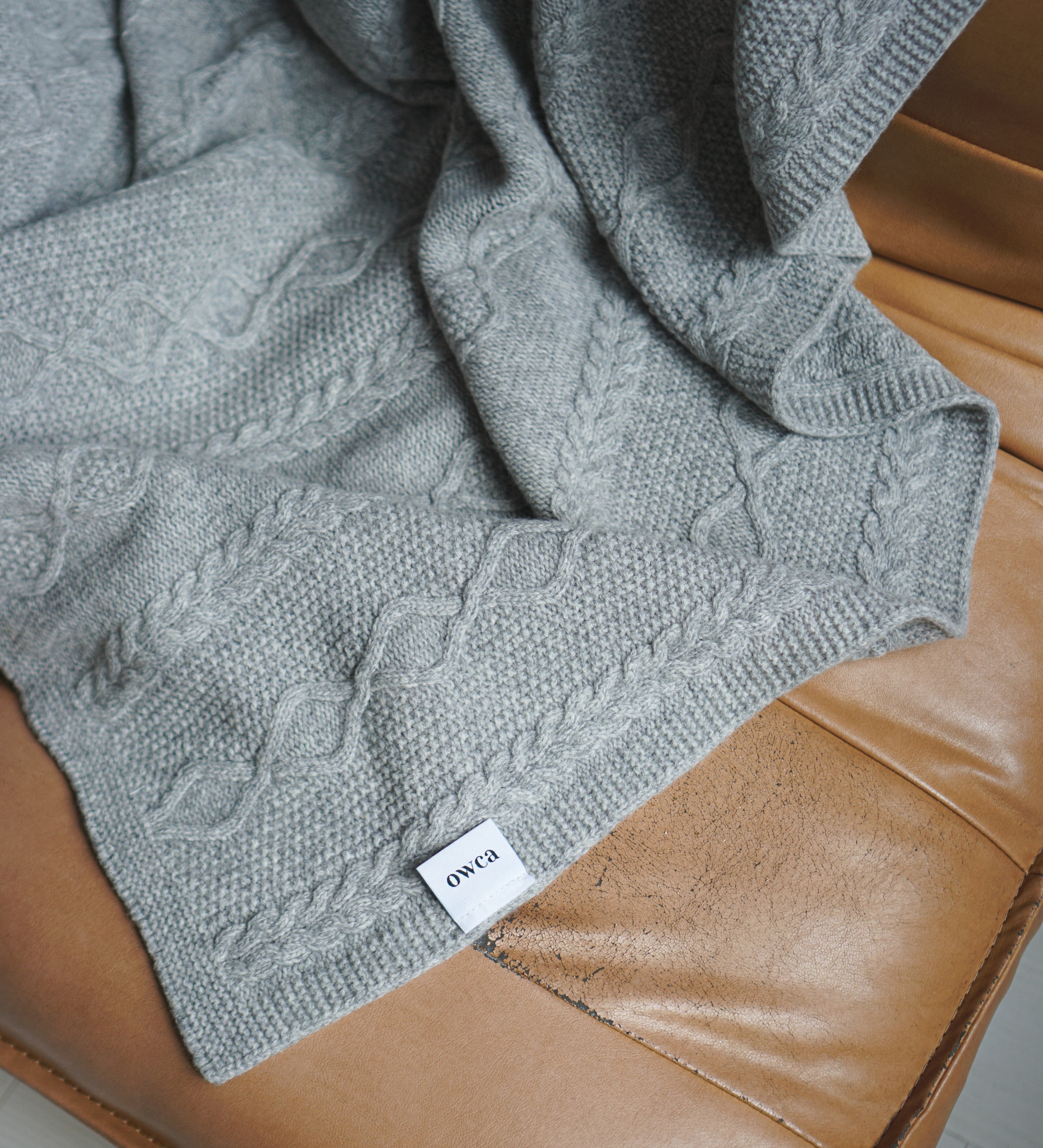 HESTIA Koc z merynosa dziany z warkoczem - szary