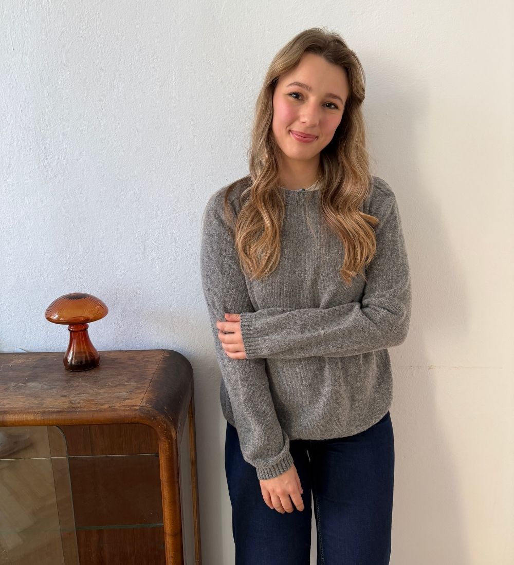 TYRA Klasyczny sweter z wełny merino - szary