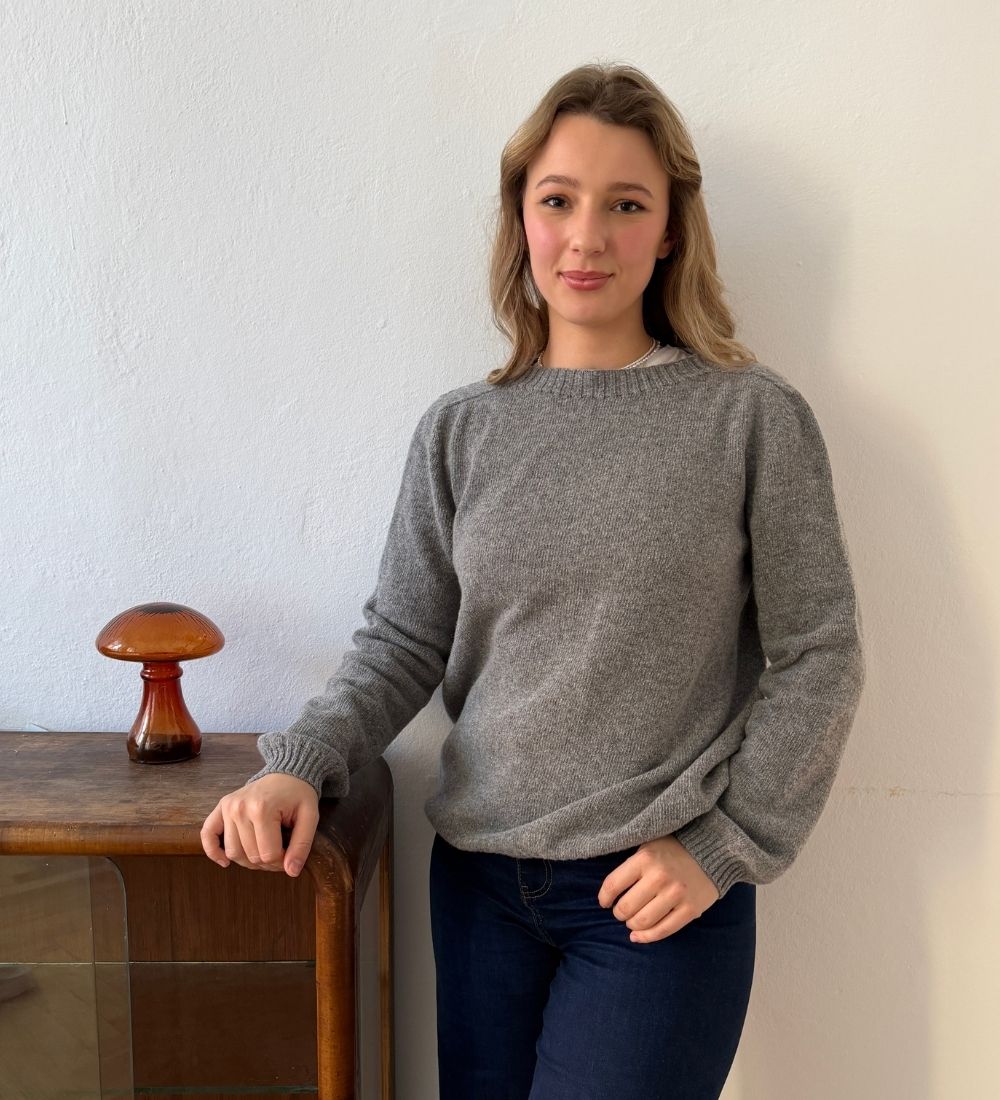 TYRA Klasyczny sweter z wełny merino - szary