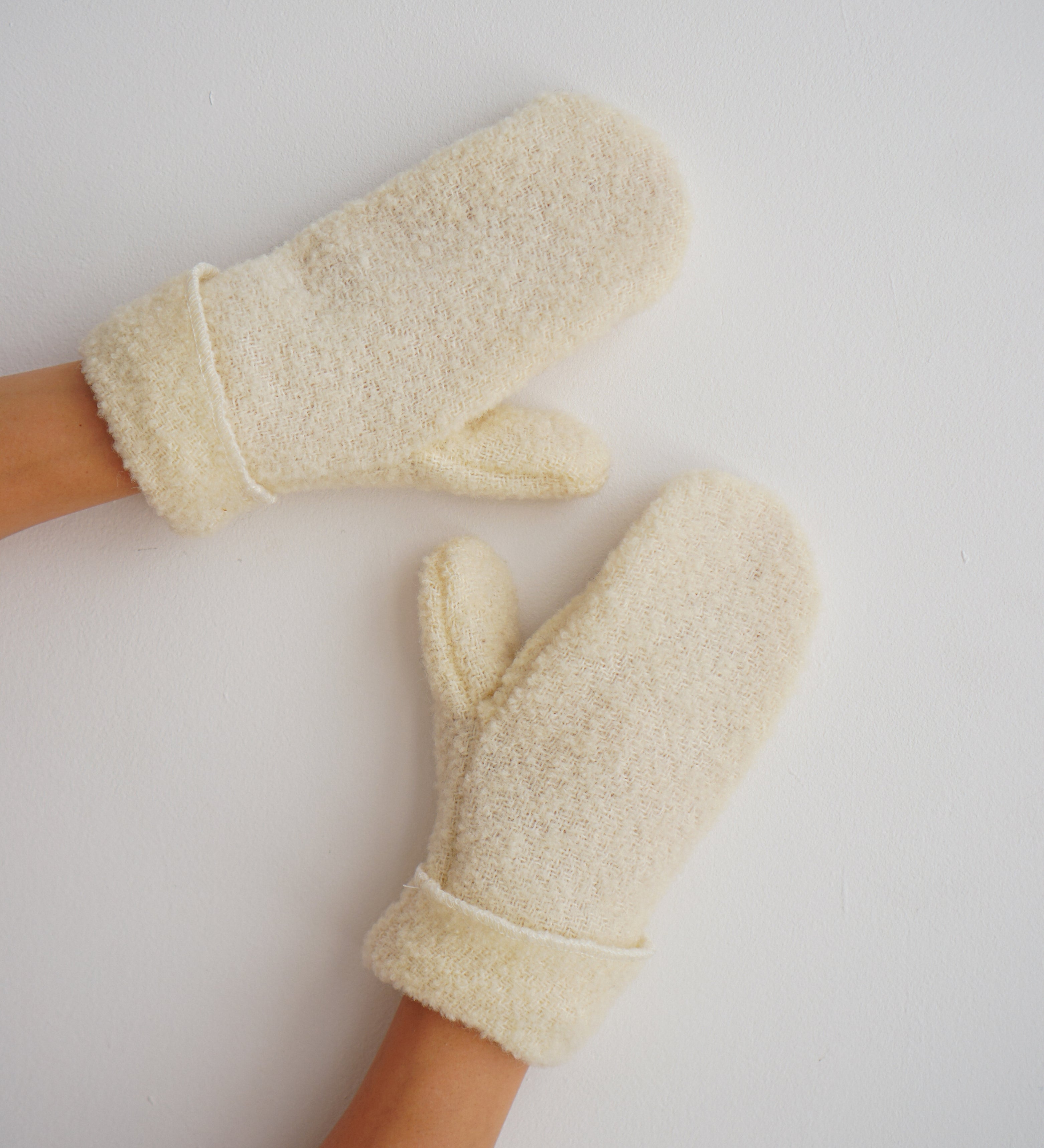 SKY Rękawiczki z wełny boucle - ecru