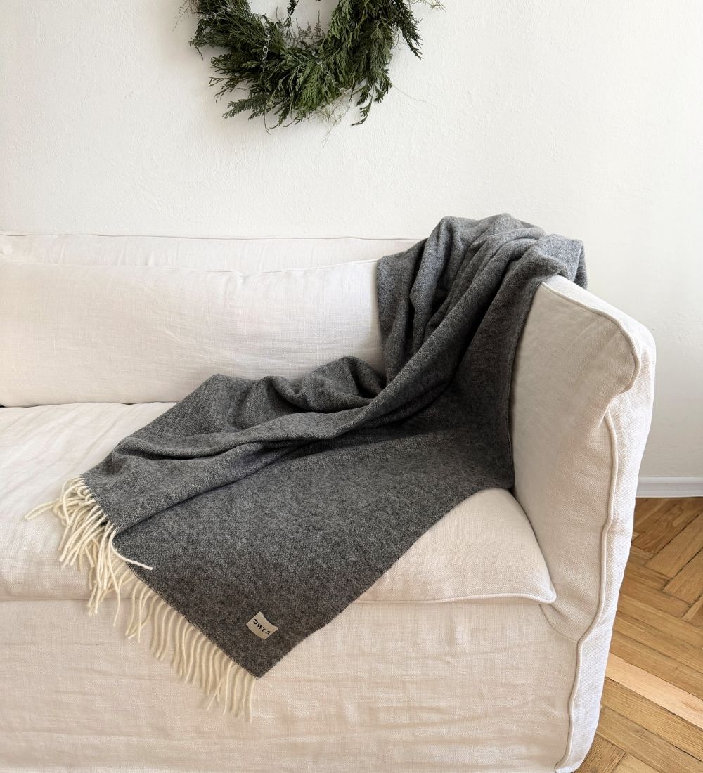 HARMONY Koc z merynosa z frędzlami - szary