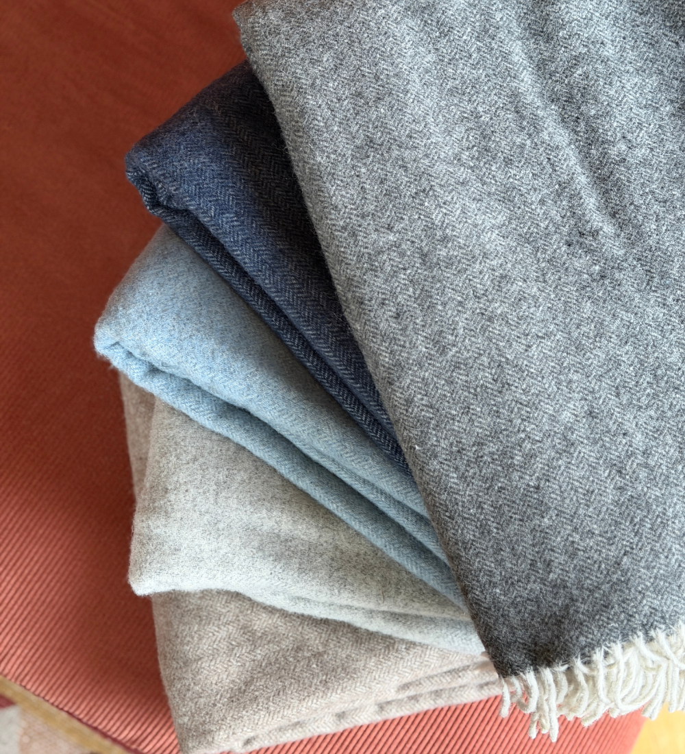 EOS merino wool blanket with fringe herringbone - navy