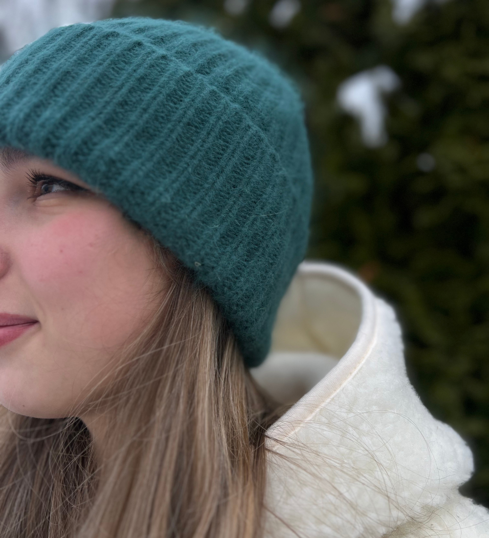 NORA Miękka czapka z angorą - morska zieleń