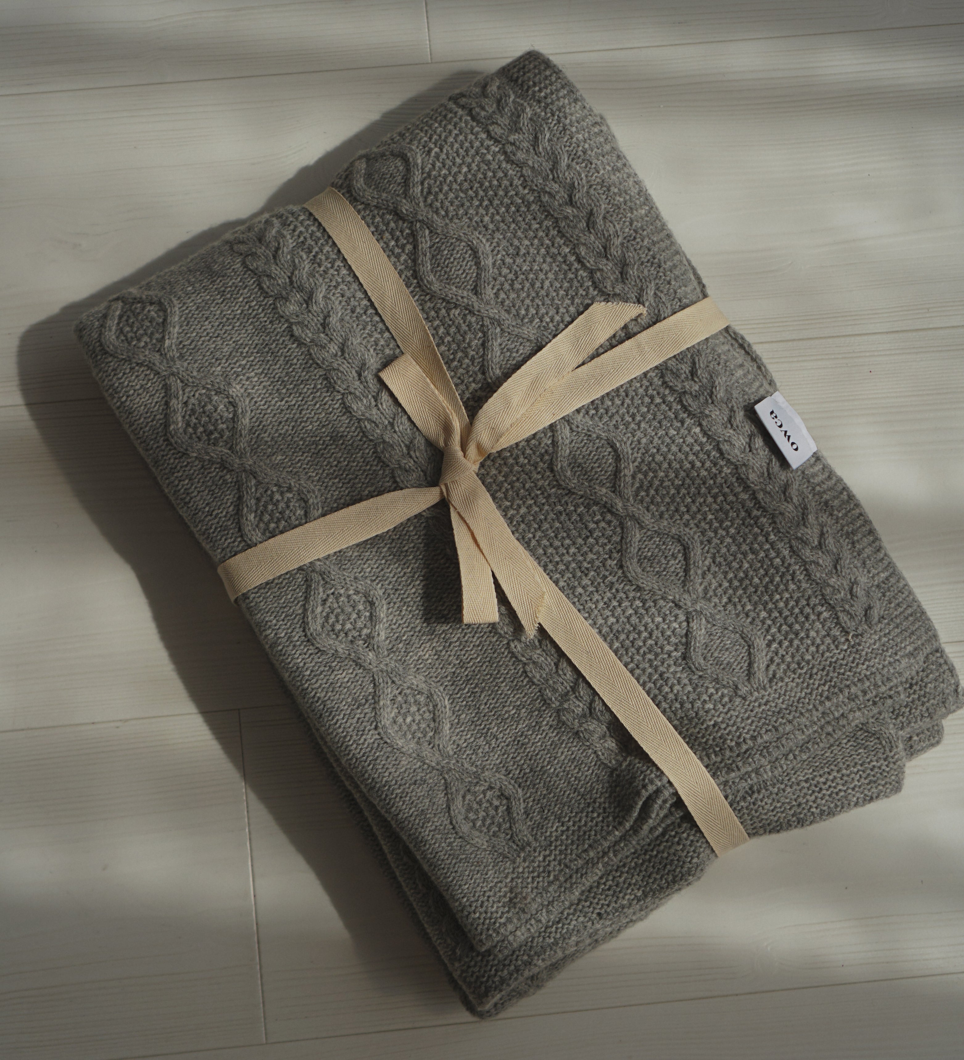 HESTIA Koc z merynosa dziany z warkoczem - szary