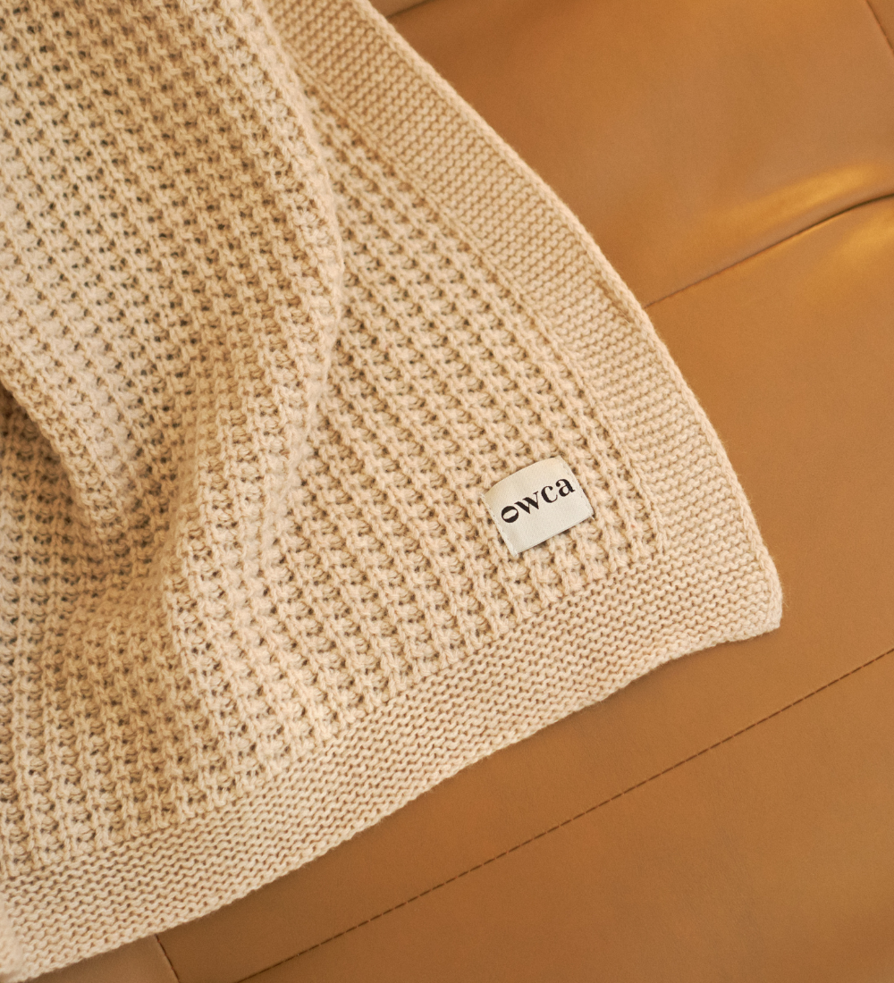 REA Koc z merynosa dziany wzór wafel - beżowy