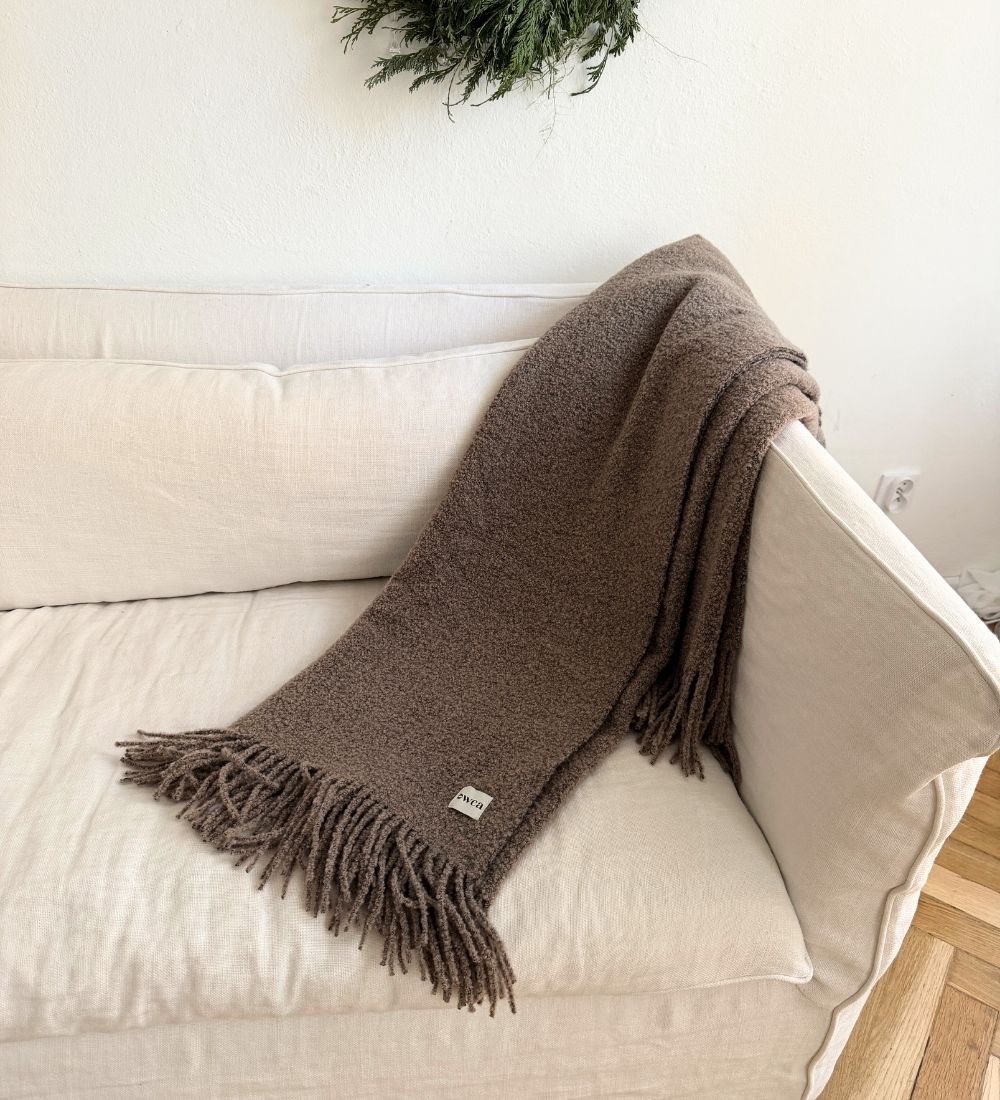 HELIOS Koc z merynosa z frędzlami boucle - mocca