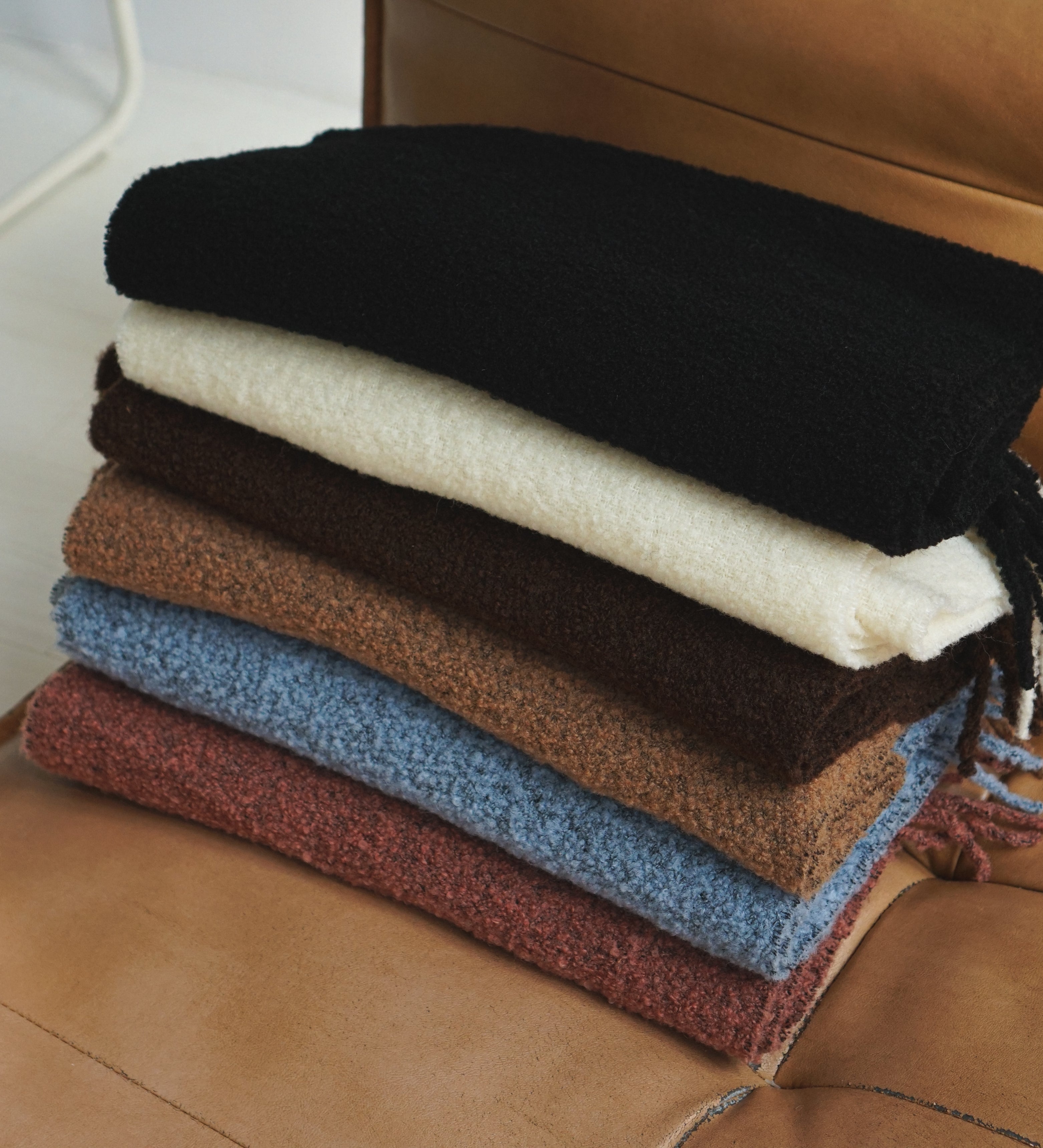 LEAH Szal merino boucle - czarny