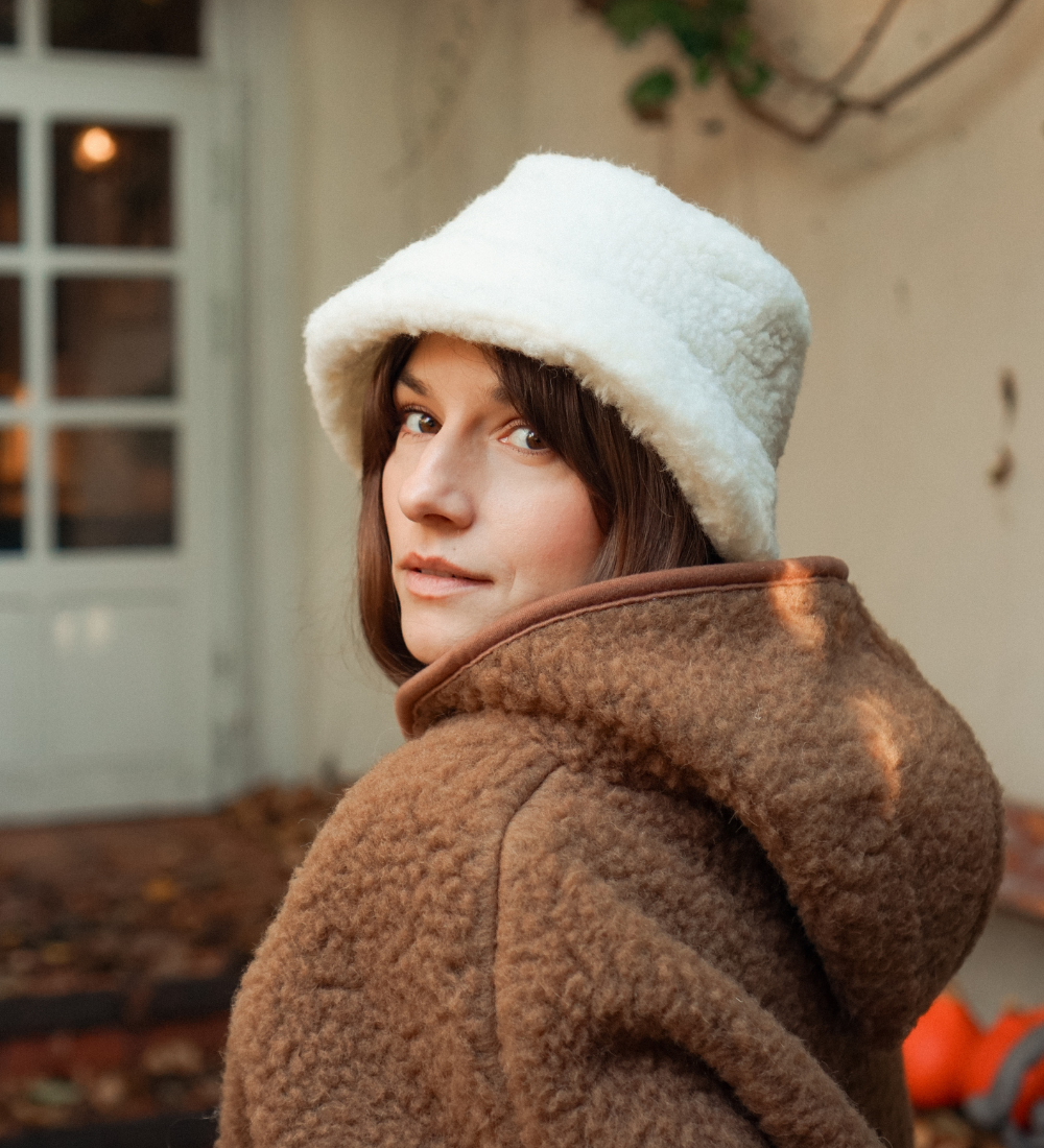 BERGEN Bucket hat z wełny merynosa - ecru