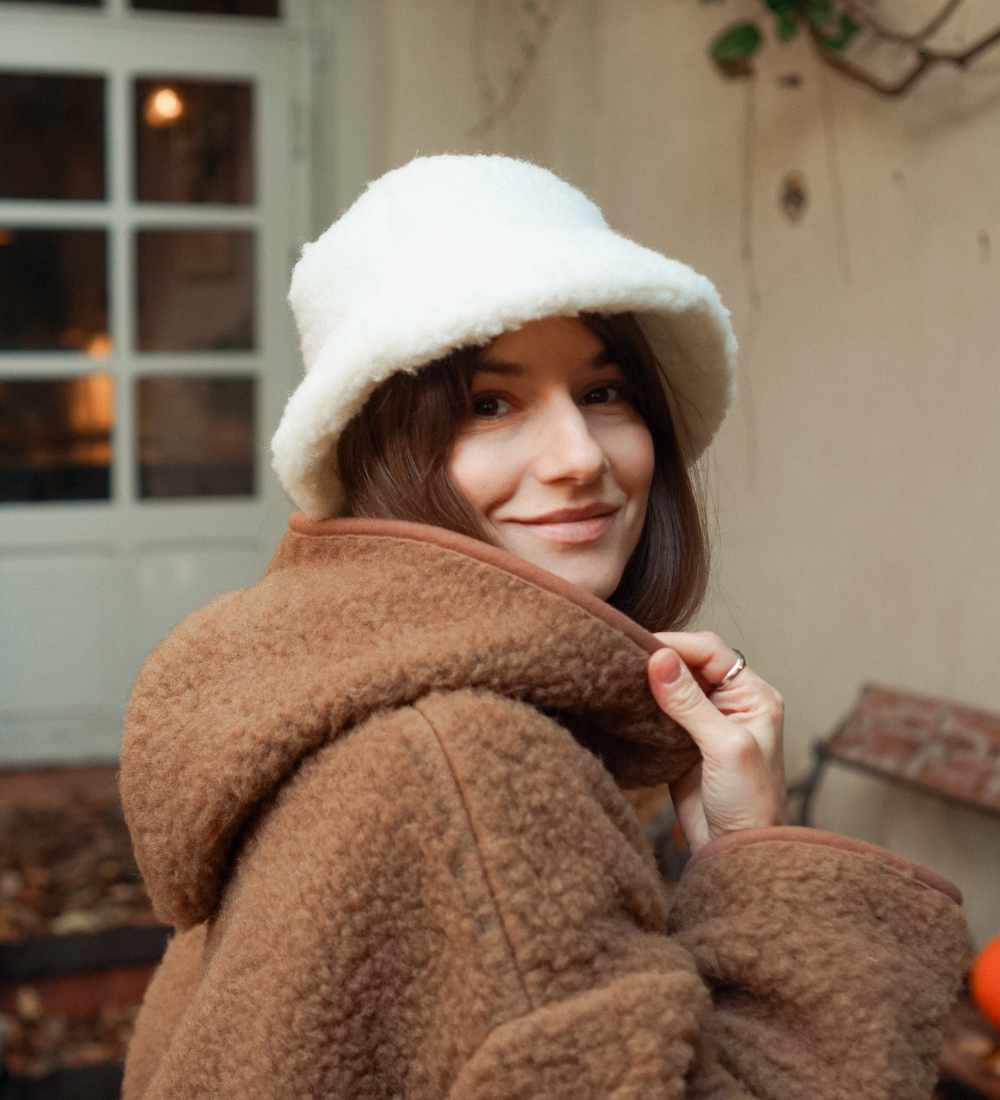 BERGEN Bucket hat z wełny merynosa - ecru