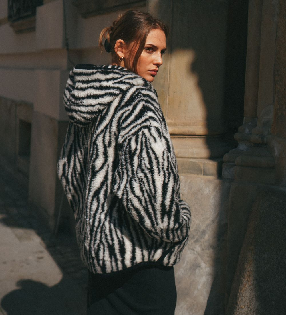 MIŚ Wełniana kurtka/bluza z kapturem - zebra