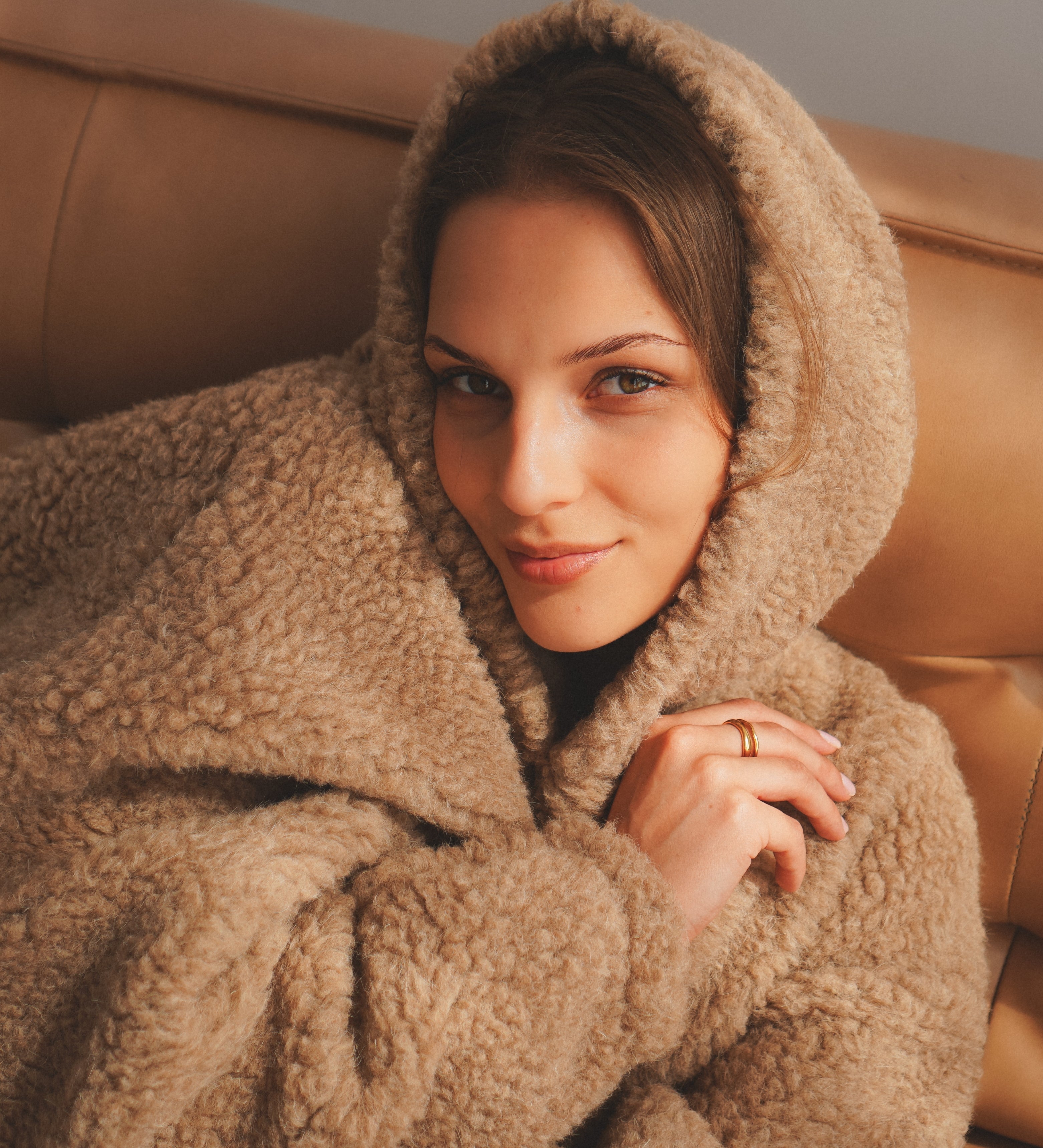 Ciepła bluza merino z kapturem – dębowa
