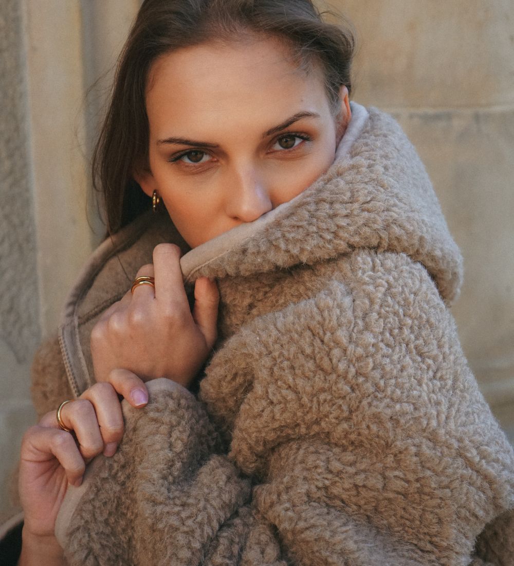 Dębowa kurtka bluza z naturalnej wełny i kapturem