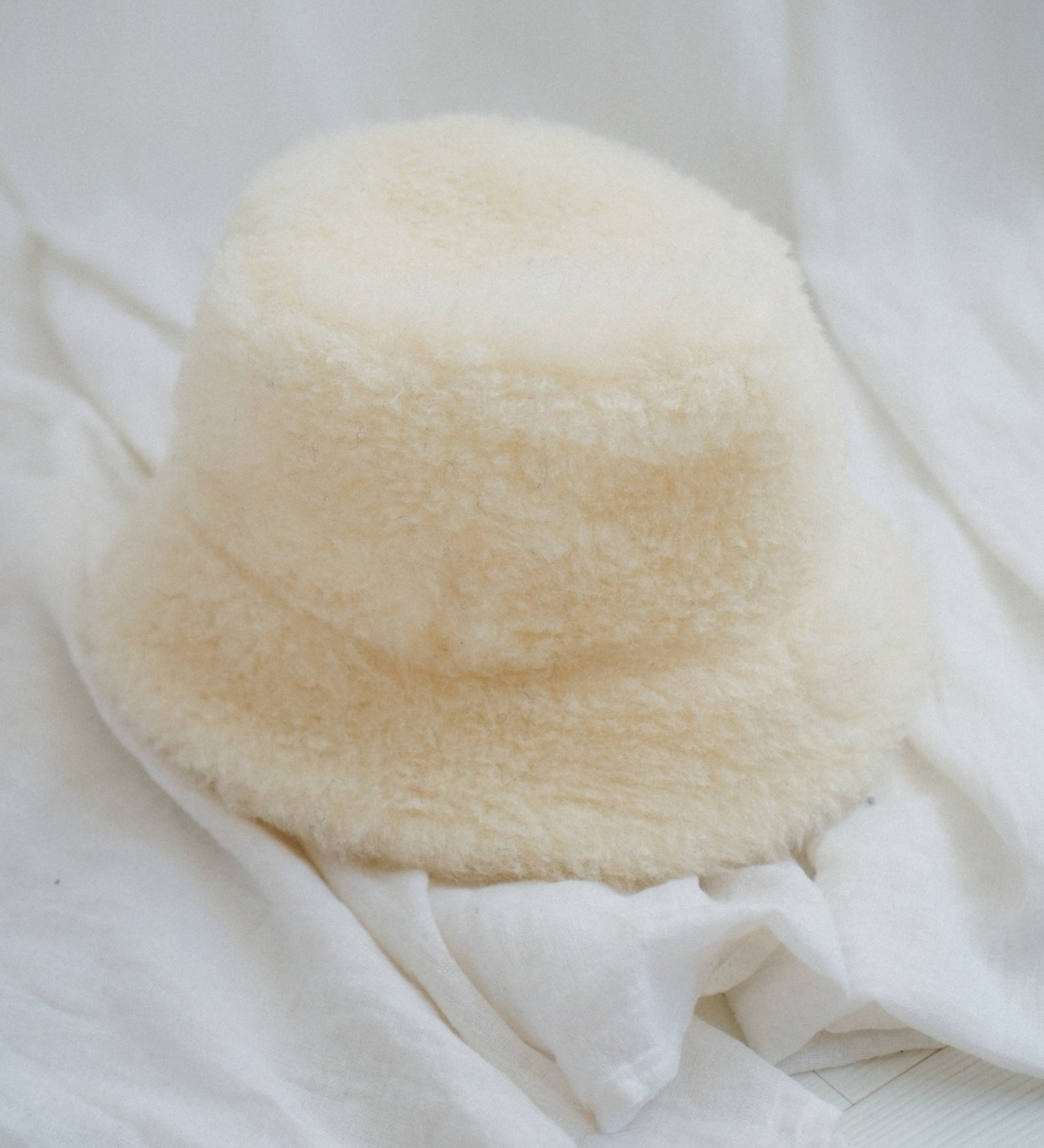 Ecru bucket hat z welny merynosa i kaszmiru