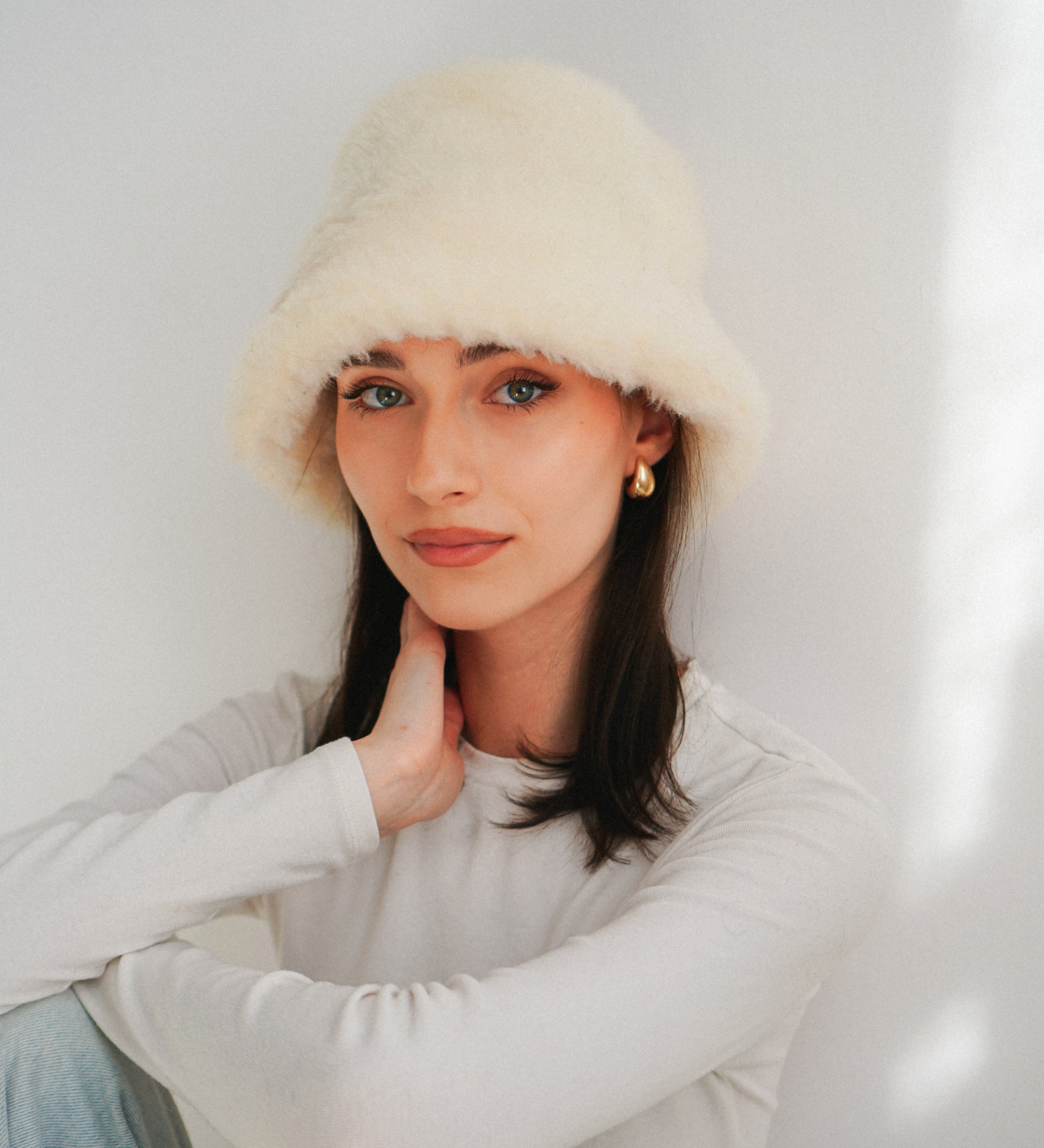 Bucket hat ecru z kaszmiru i wełny merynosa