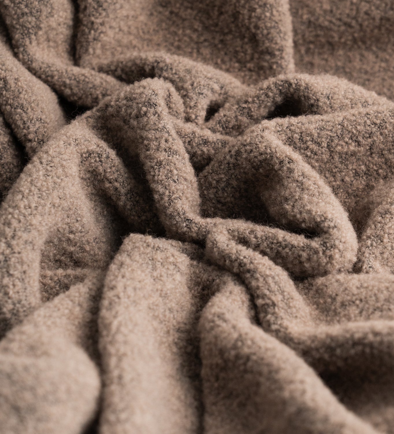 HELIOS Merino boucle blanket with fringe - mocha