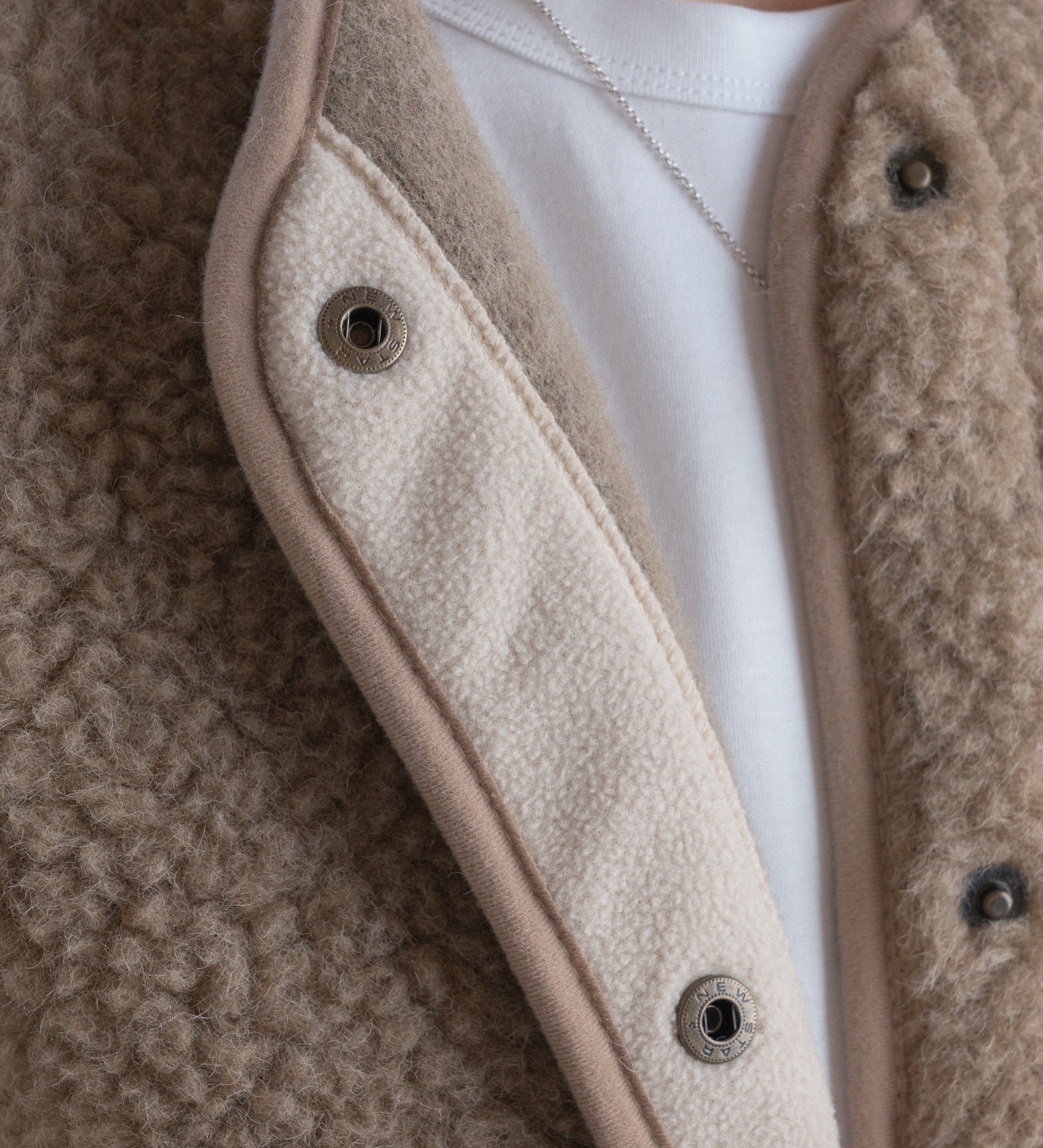 GAJA Zapinana kamizelka z wełny merino - dębowa