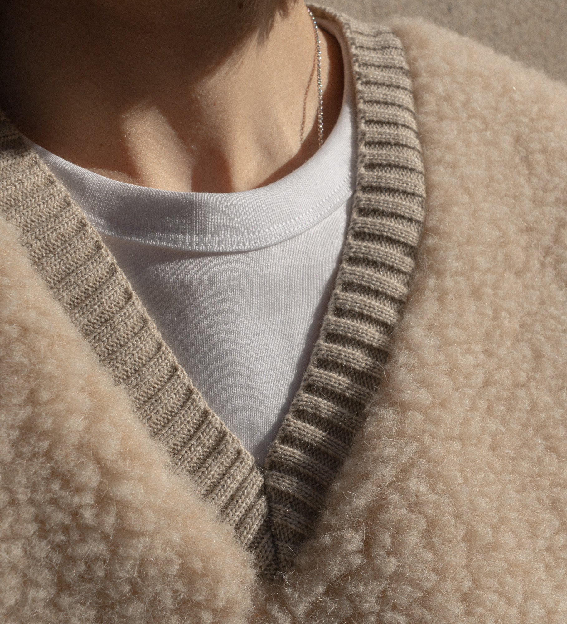 LUNA Kamizelka przez głowę z wełny merino - beżowa