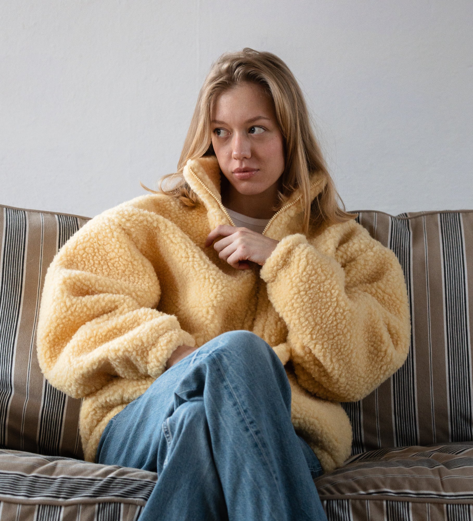 KORA Bomberka z wełny merino - masełkowa