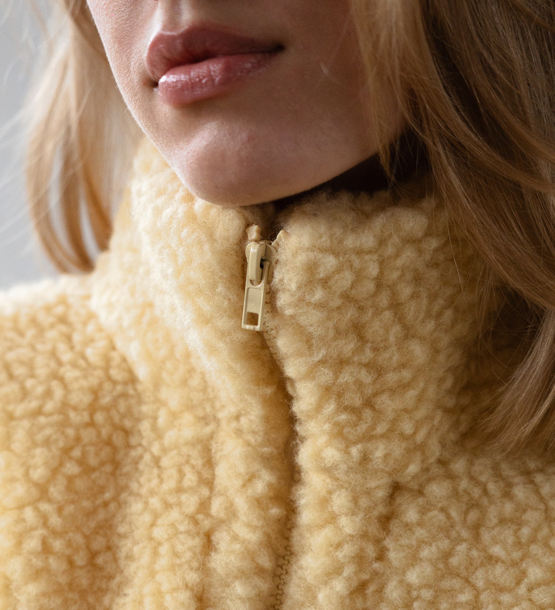 KORA Bomberka z wełny merino - masełkowa