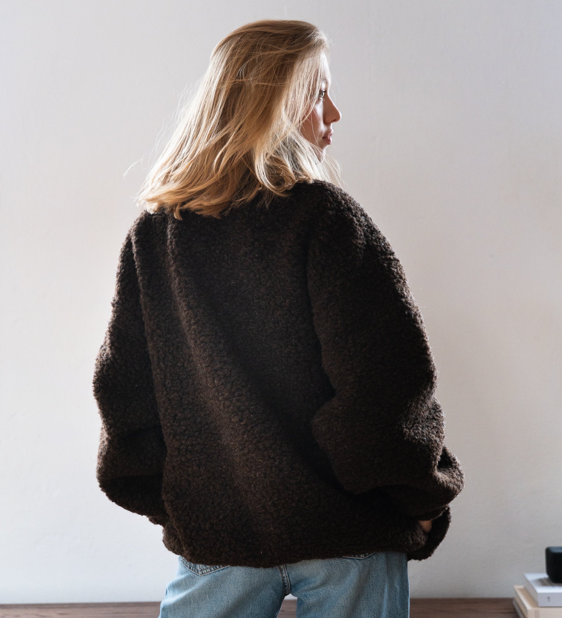 KORA Bomberka z wełny merino - czekoladowa