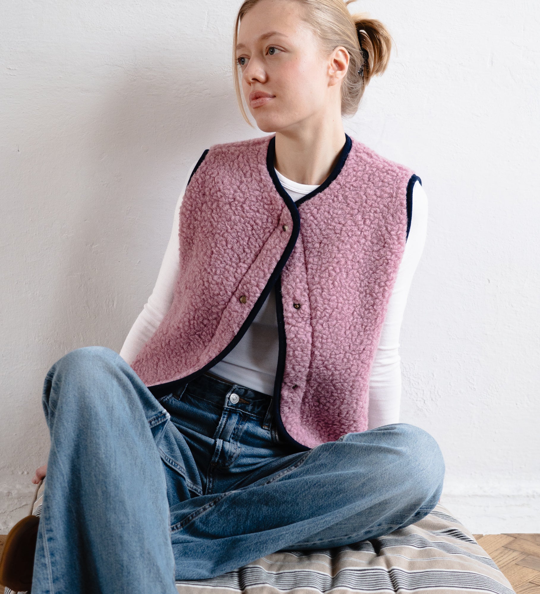 GAJA Zip-up merino wool gilet - dusty rose with navy trim