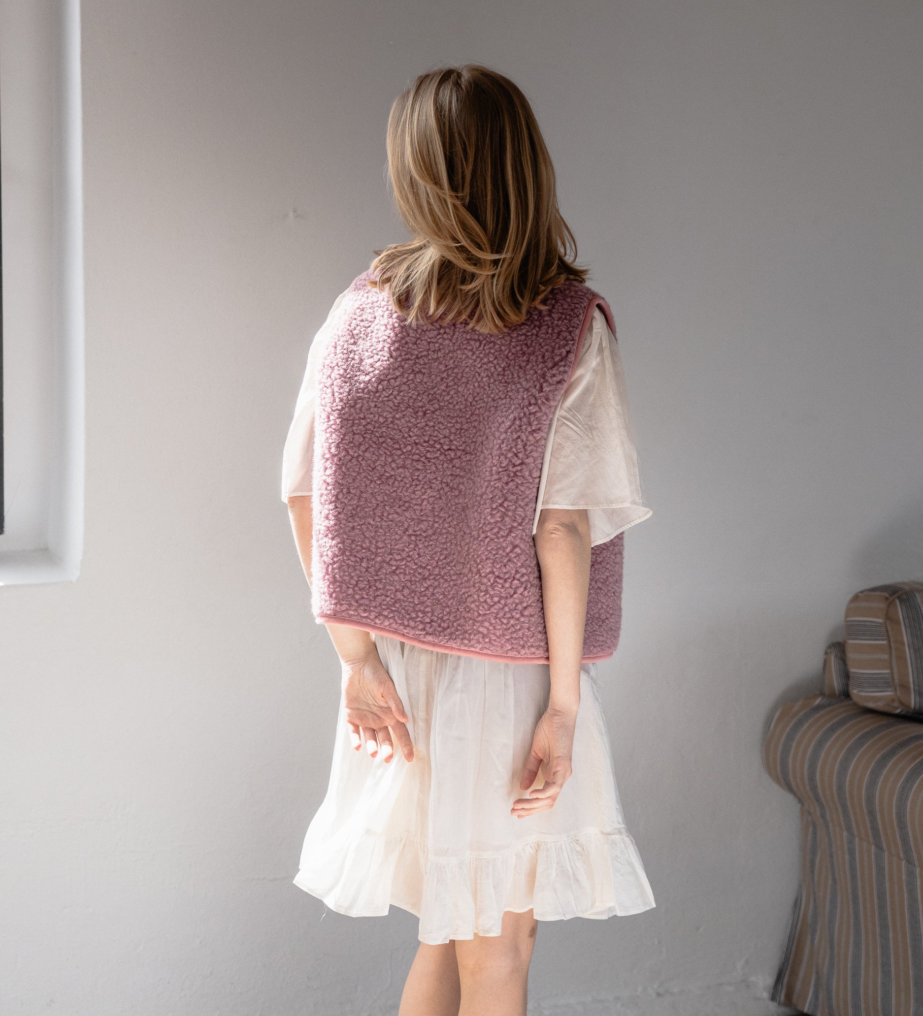 GAJA Zapinana kamizelka z wełny merino - palony róż z różowym obszyciem