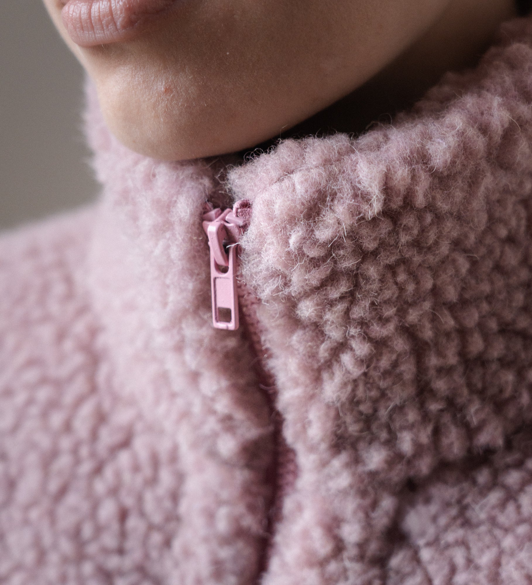 KORA Bomberka z wełny merino - pudrowy róż