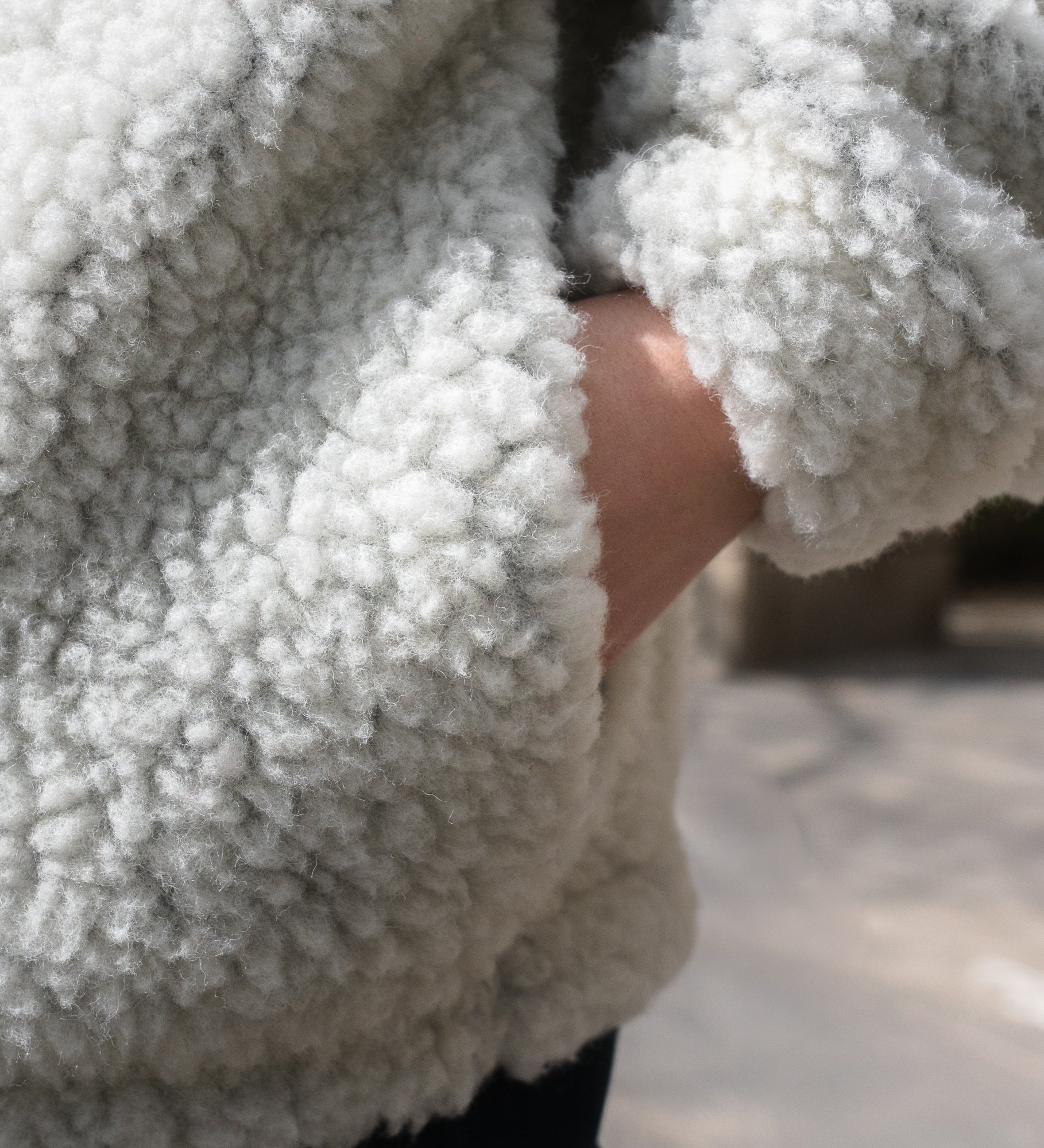 KORA Bomberka z wełny merino - miś polarny