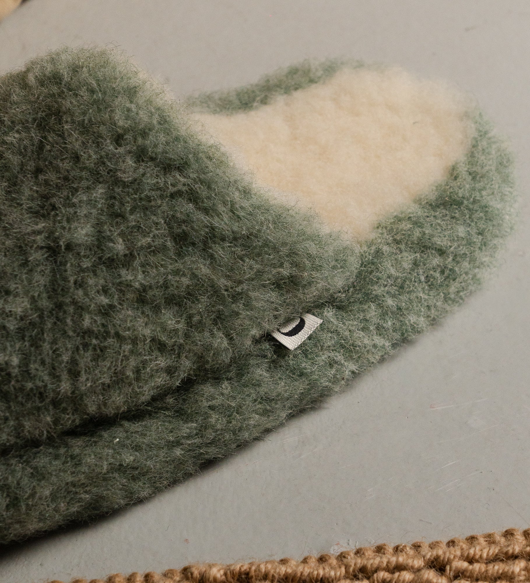 MILA wełniane kapcie wsuwane - leśny mech