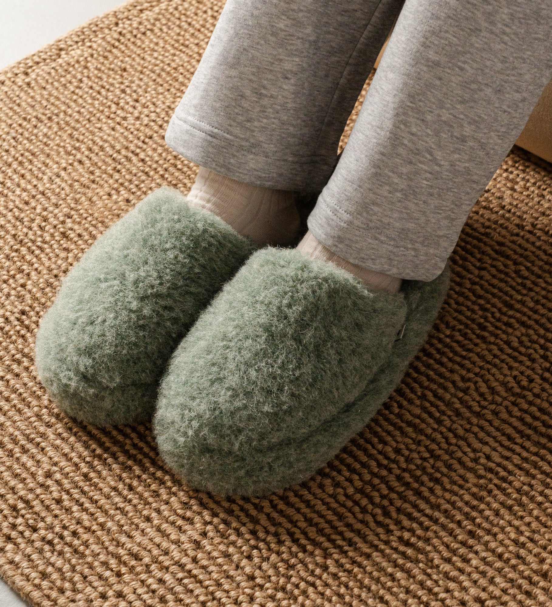 MILA wełniane kapcie wsuwane - leśny mech