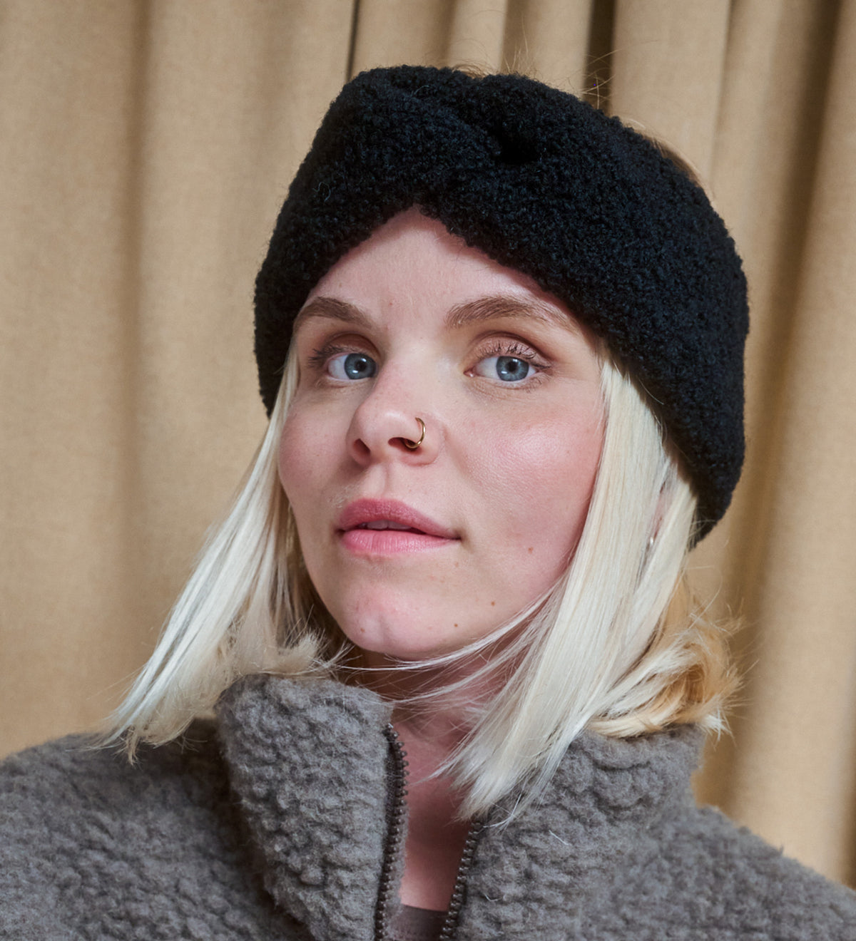 ELLA Stirnband aus Bouclé-Merinowolle – Schwarz