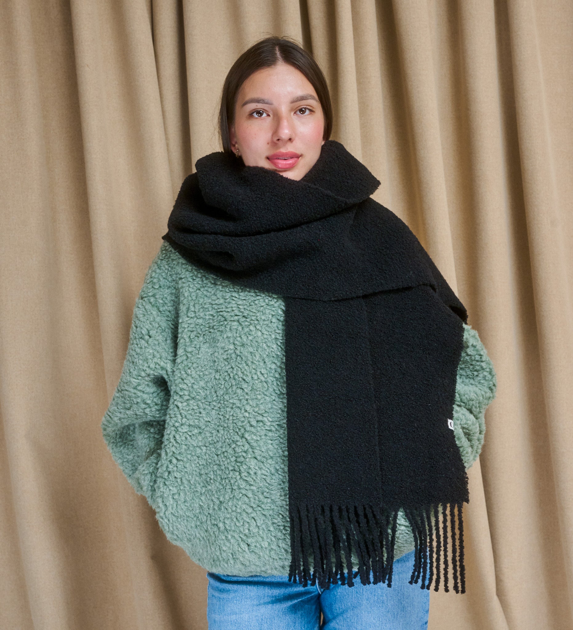 LEAH Merino-Bouclé-Schal - Schwarz