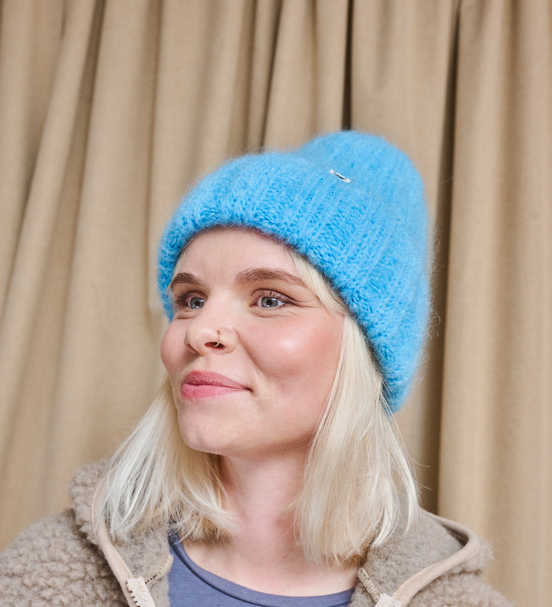 SAGA Flauschige und weiche Mütze aus Mohair – himmelblau