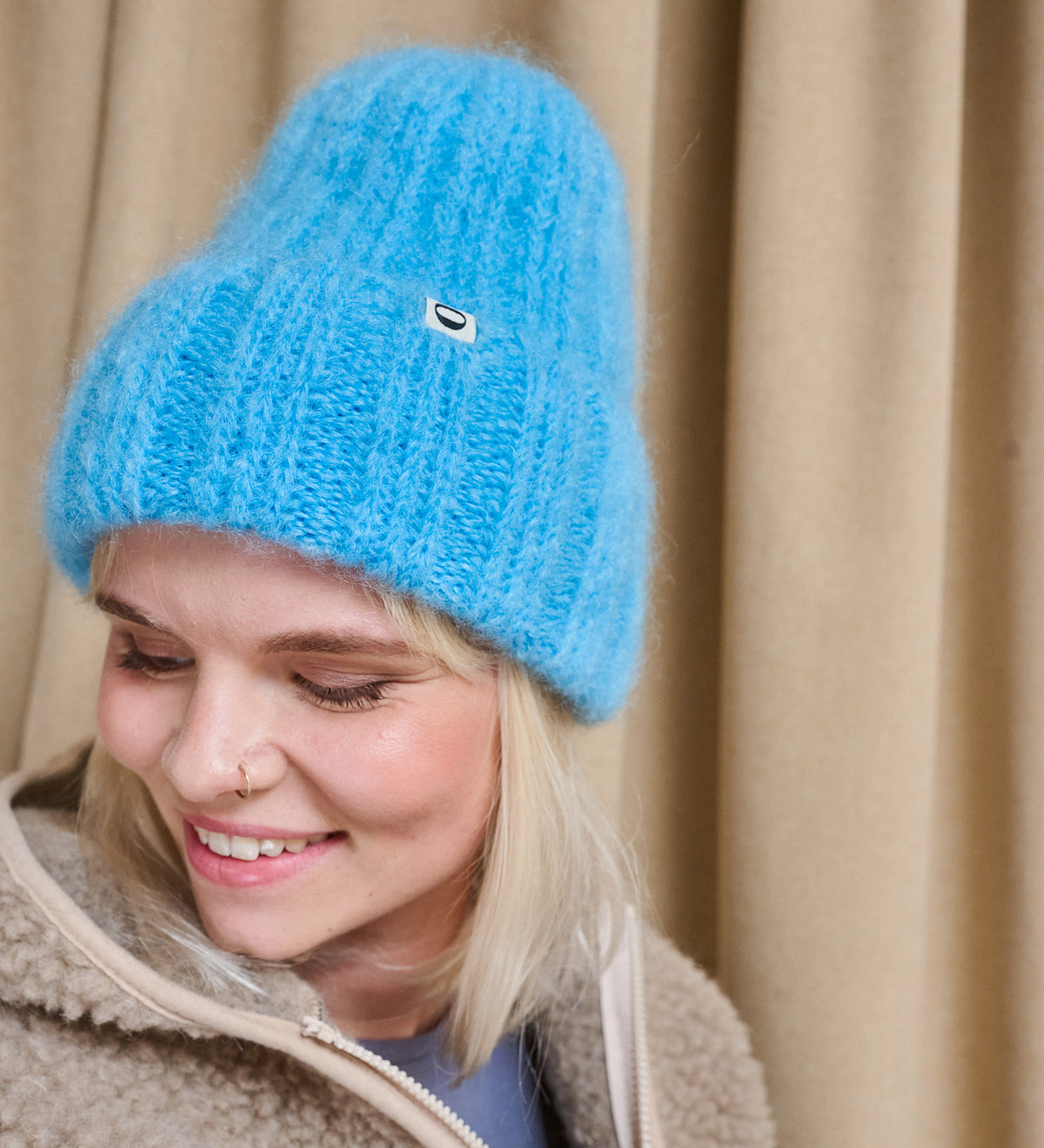 SAGA Flauschige und weiche Mütze aus Mohair – himmelblau