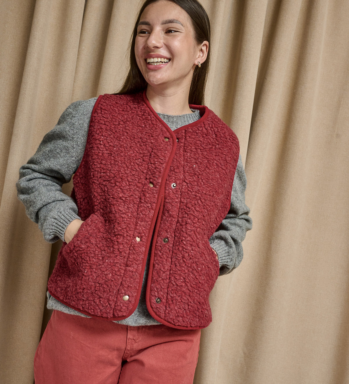 GAJA 2.0 Merino Wool Button-Up gilet with Pockets- beetroot