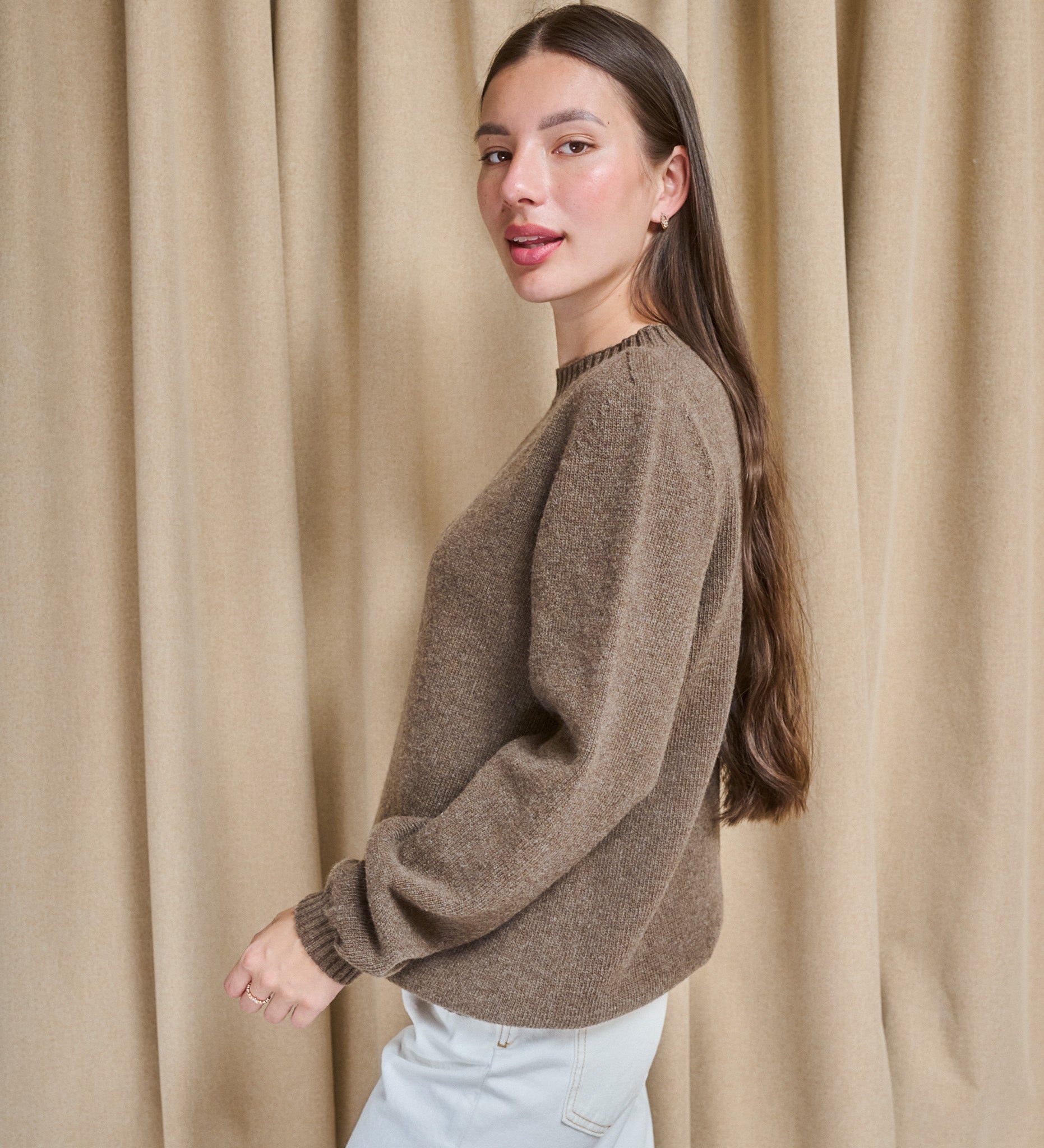 TYRA Klasyczny sweter z wełny merino - kawa zbożowa
