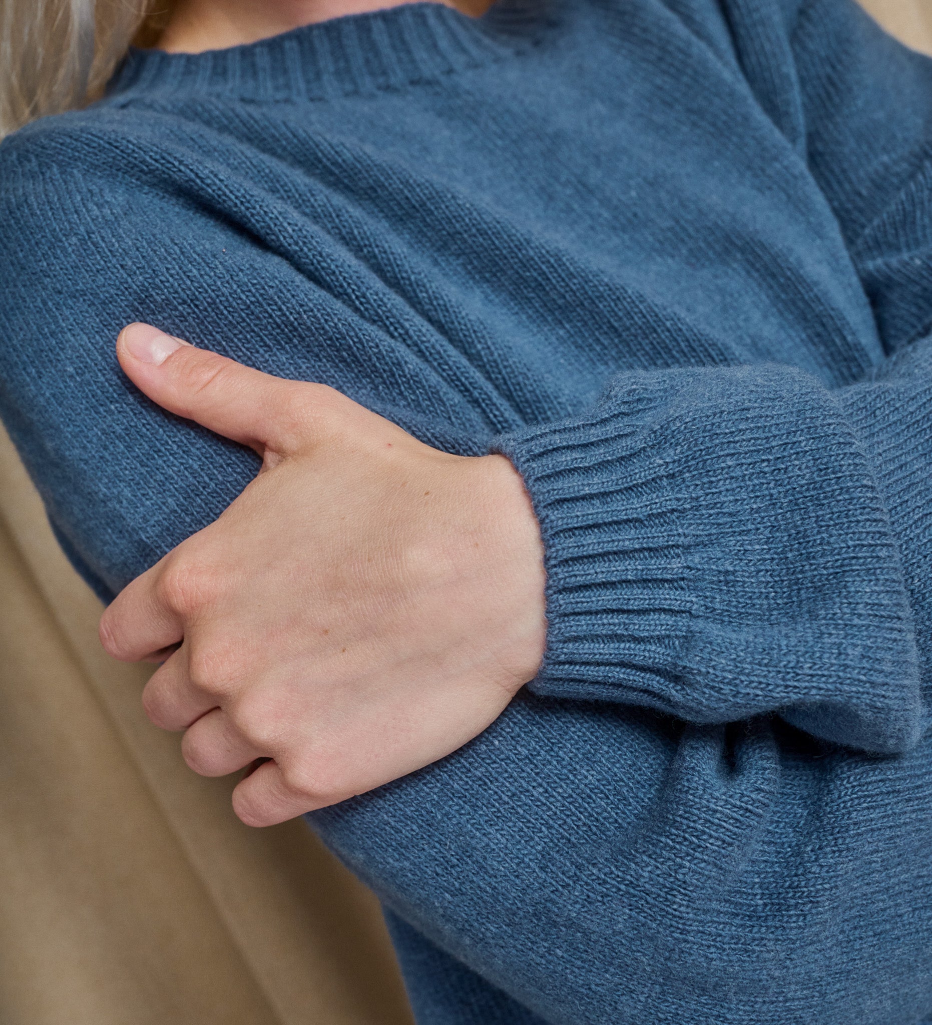 TYRA Klasyczny sweter z wełny merino - sprany błękit