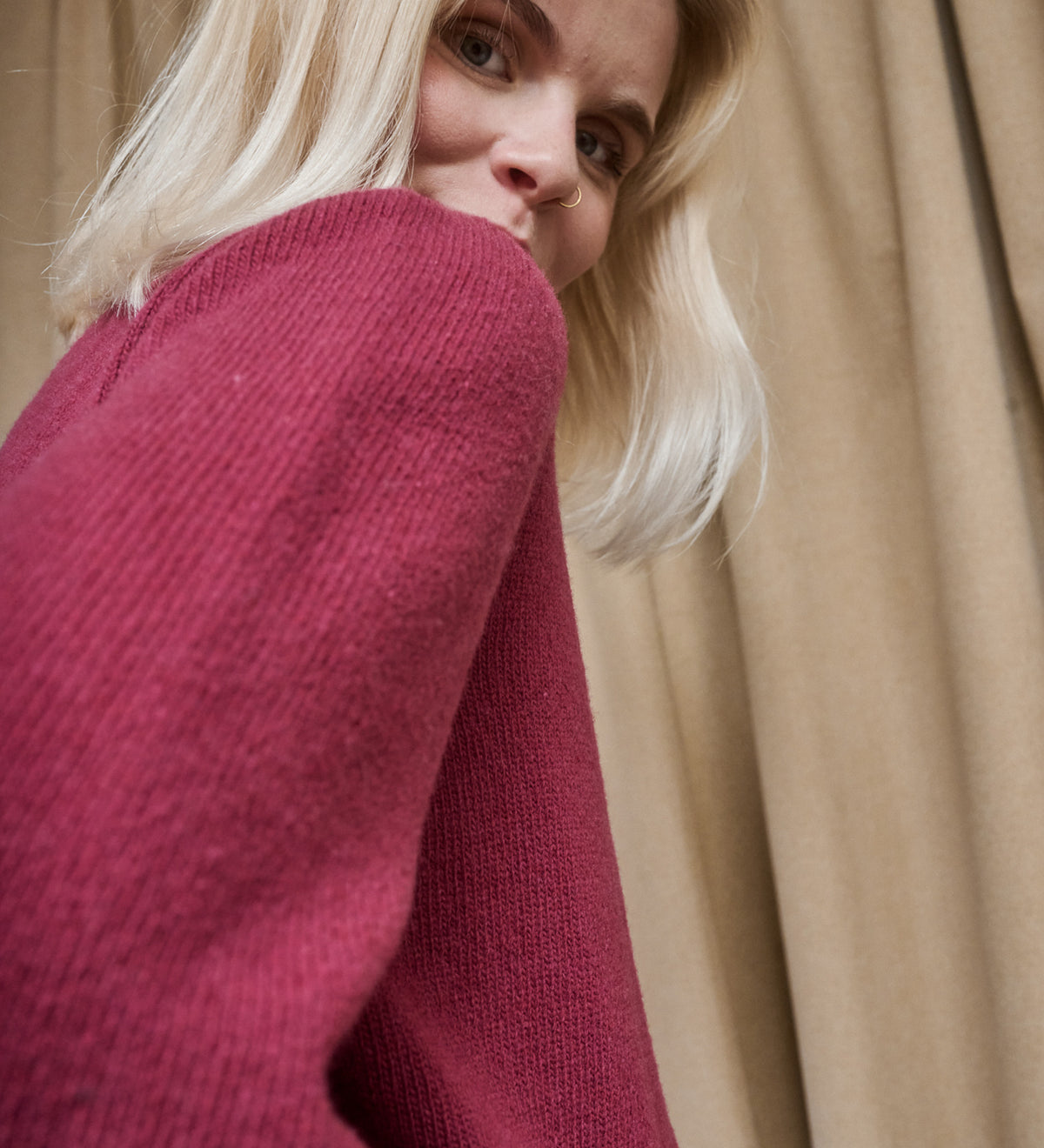 TYRA Klasyczny sweter z wełny merino - Suszona malina