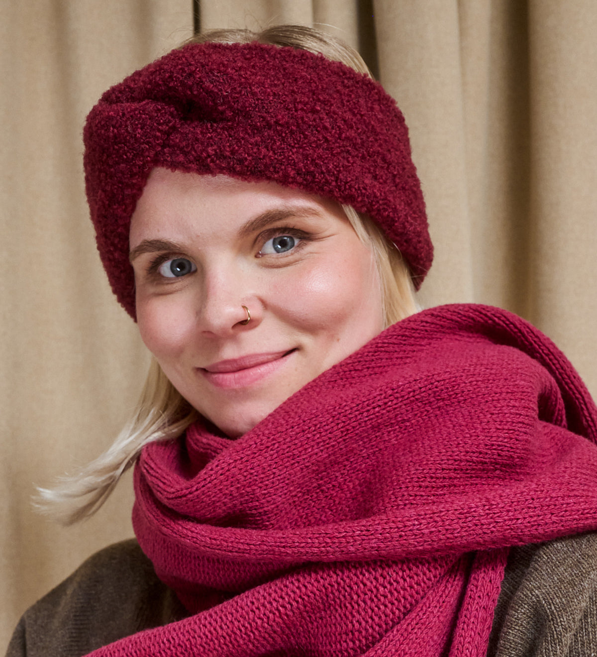 ELLA Stirnband aus Bouclé-Merinowolle – Bordeauxrot