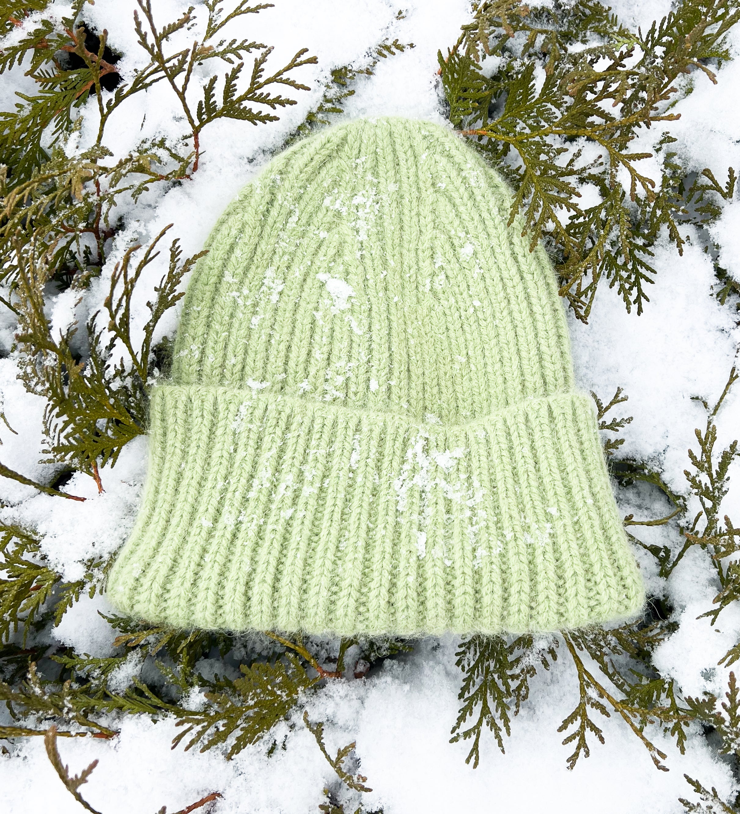 NORA Miękka czapka z angorą - pistacjowa