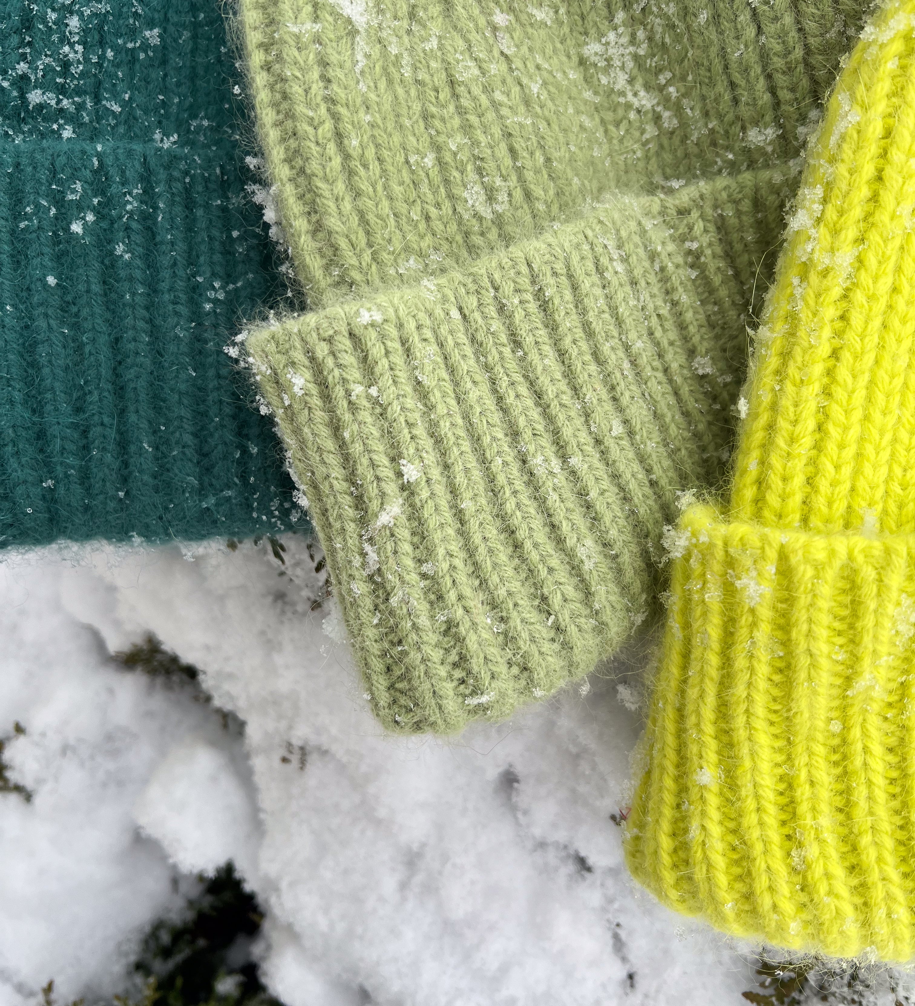 NORA Miękka czapka z angorą - pistacjowa