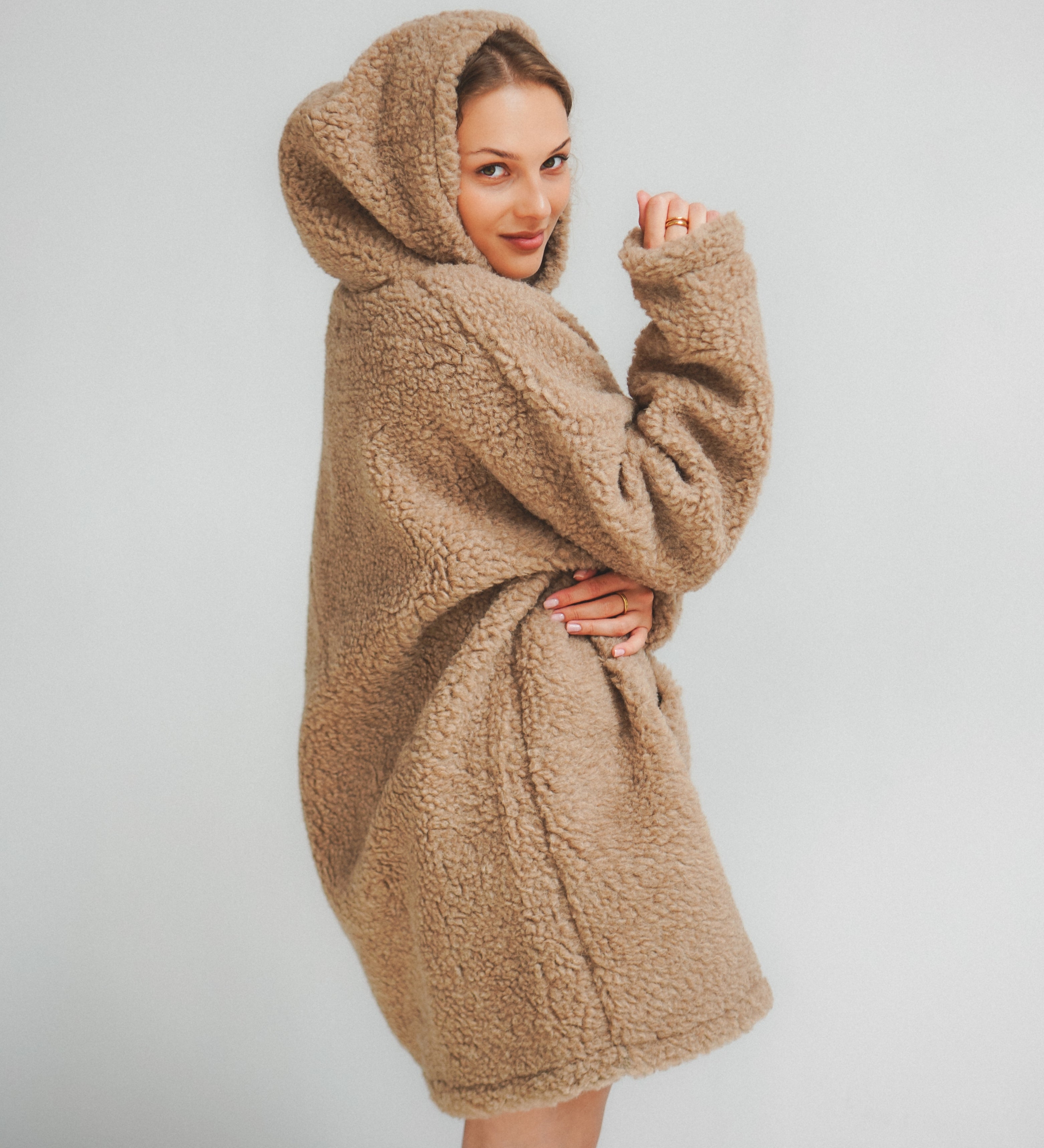 Wełniana bluza z kapturem merino – dębowa